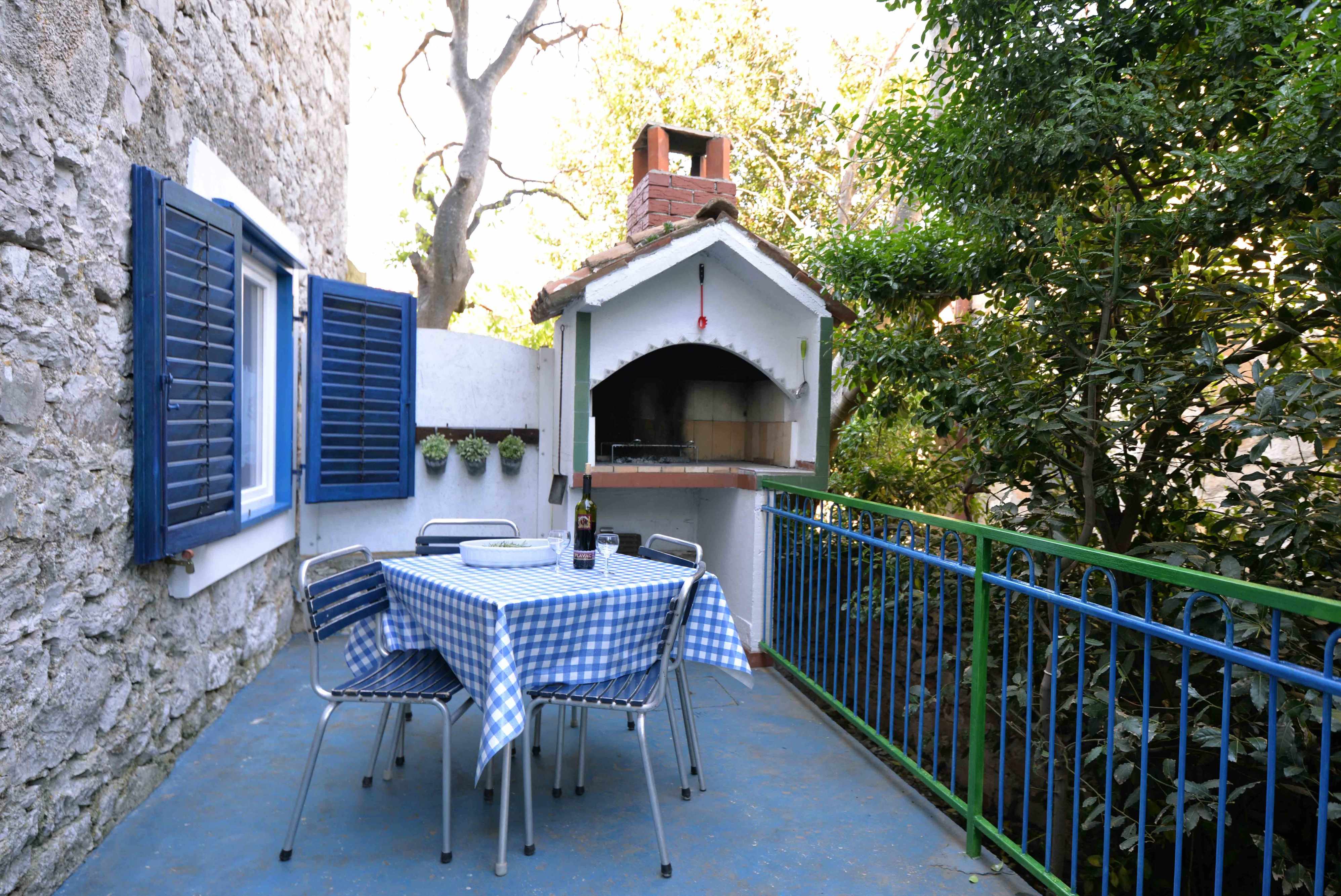 2-Zimmer-Haus mit Terrasse Murter K-15147