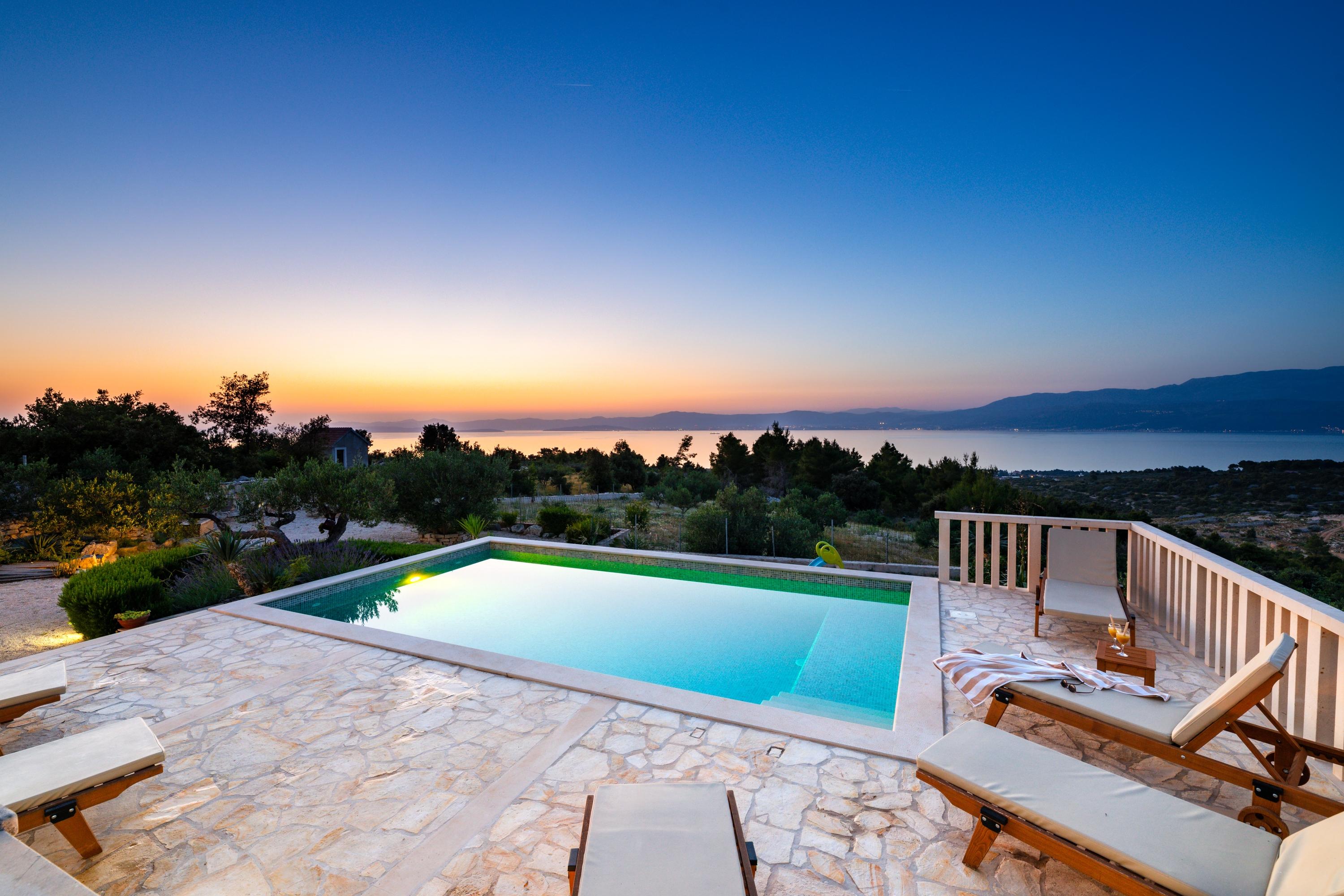 2-Zimmer-Haus mit Terrasse und Meerblick Supetar, Brac K-15280