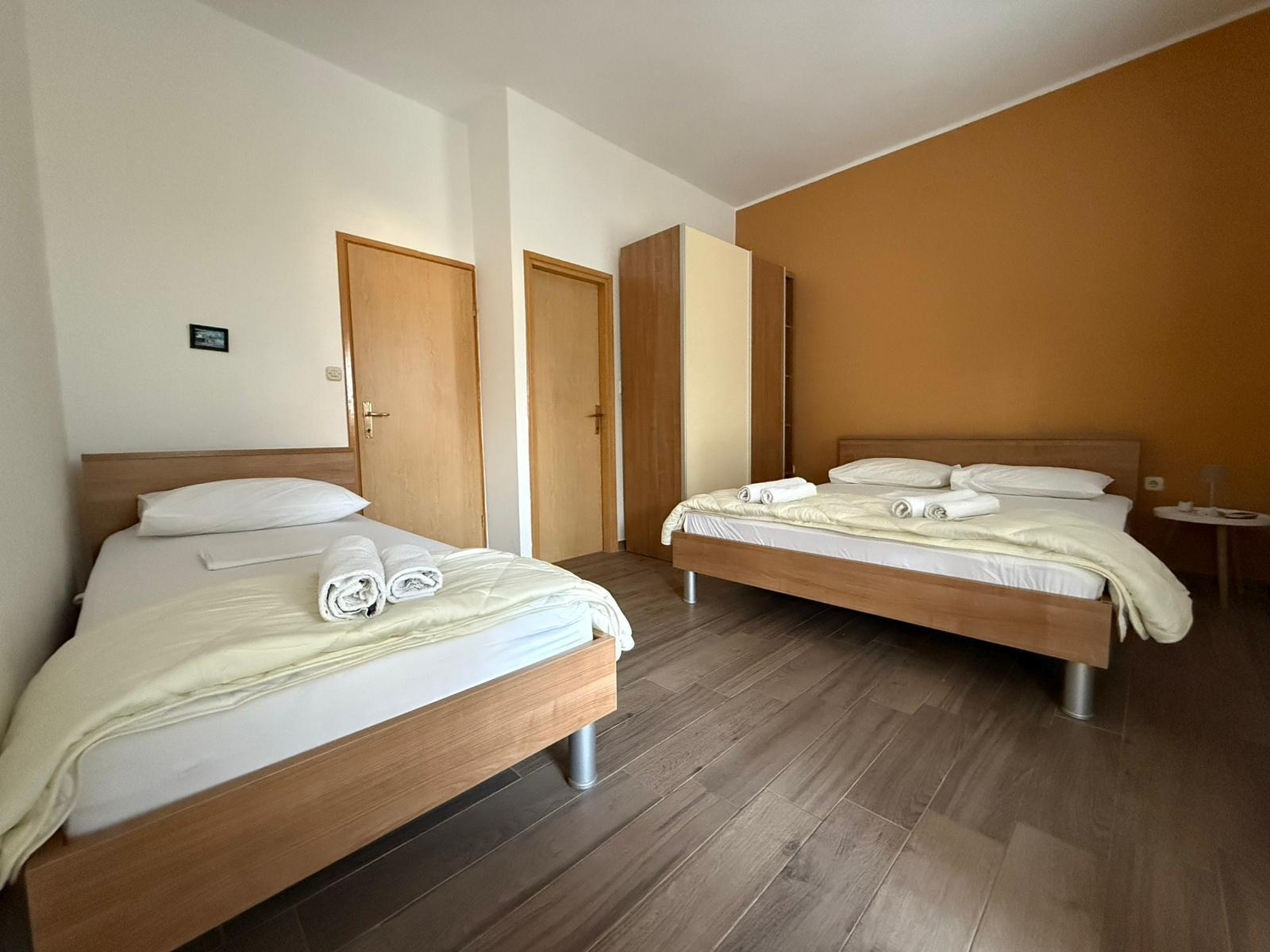 2-Zimmer-Ferienwohnung mit Terrasse und Meerblick Pirovac, Sibenik A-1