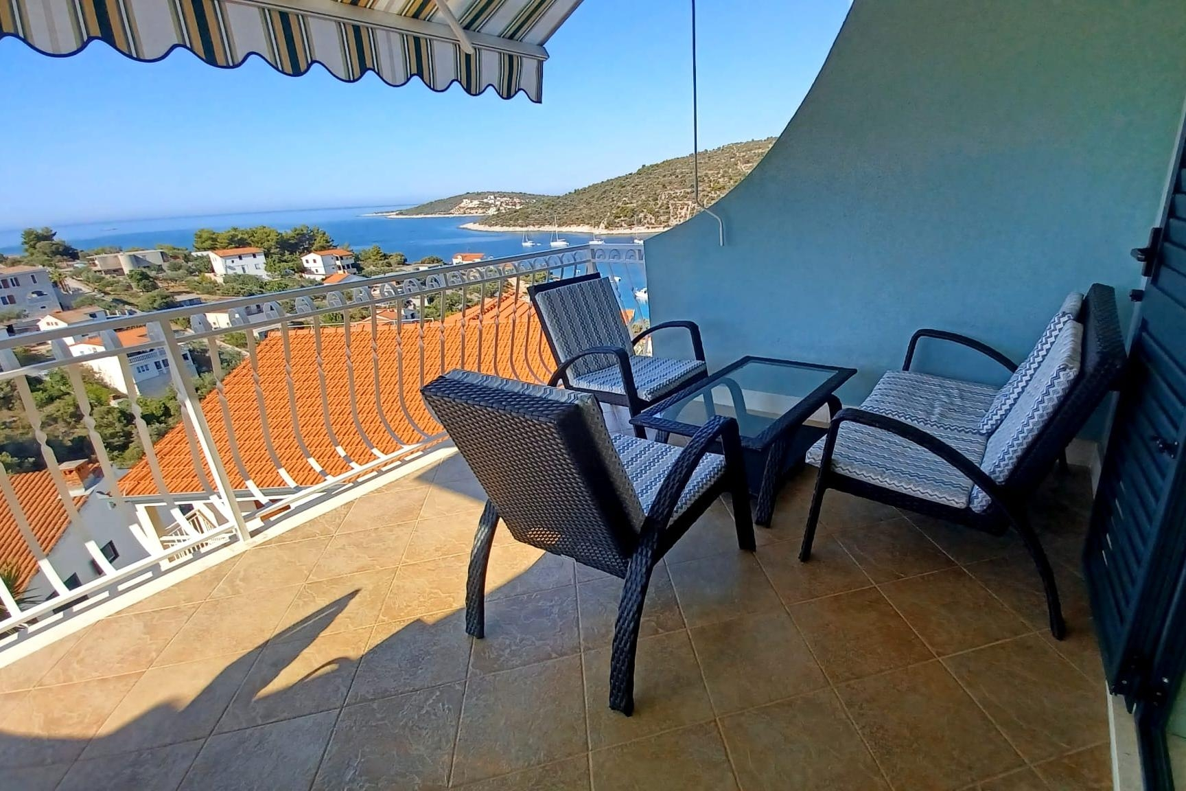 3-Zimmer-Ferienwohnung mit Terrasse und Meerblick Sevid, Trogir A-1611