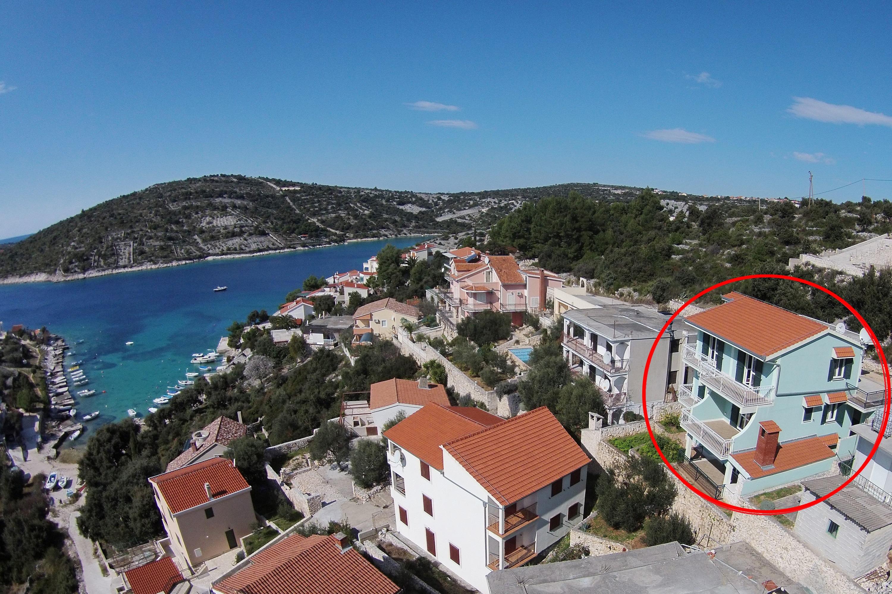 3-Zimmer-Ferienwohnung mit Terrasse und Meerblick Sevid, Trogir A-1611