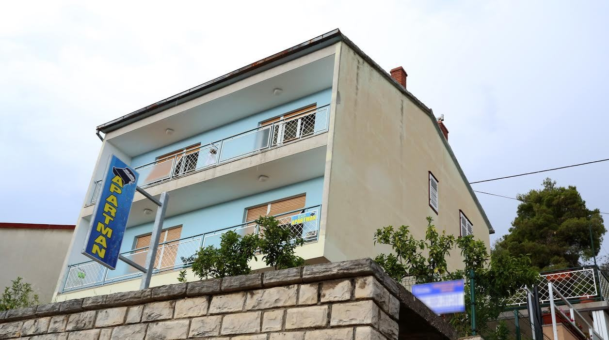 3-Zimmer-Ferienwohnung mit Terrasse und Meerblick Sibenik A-16170-a