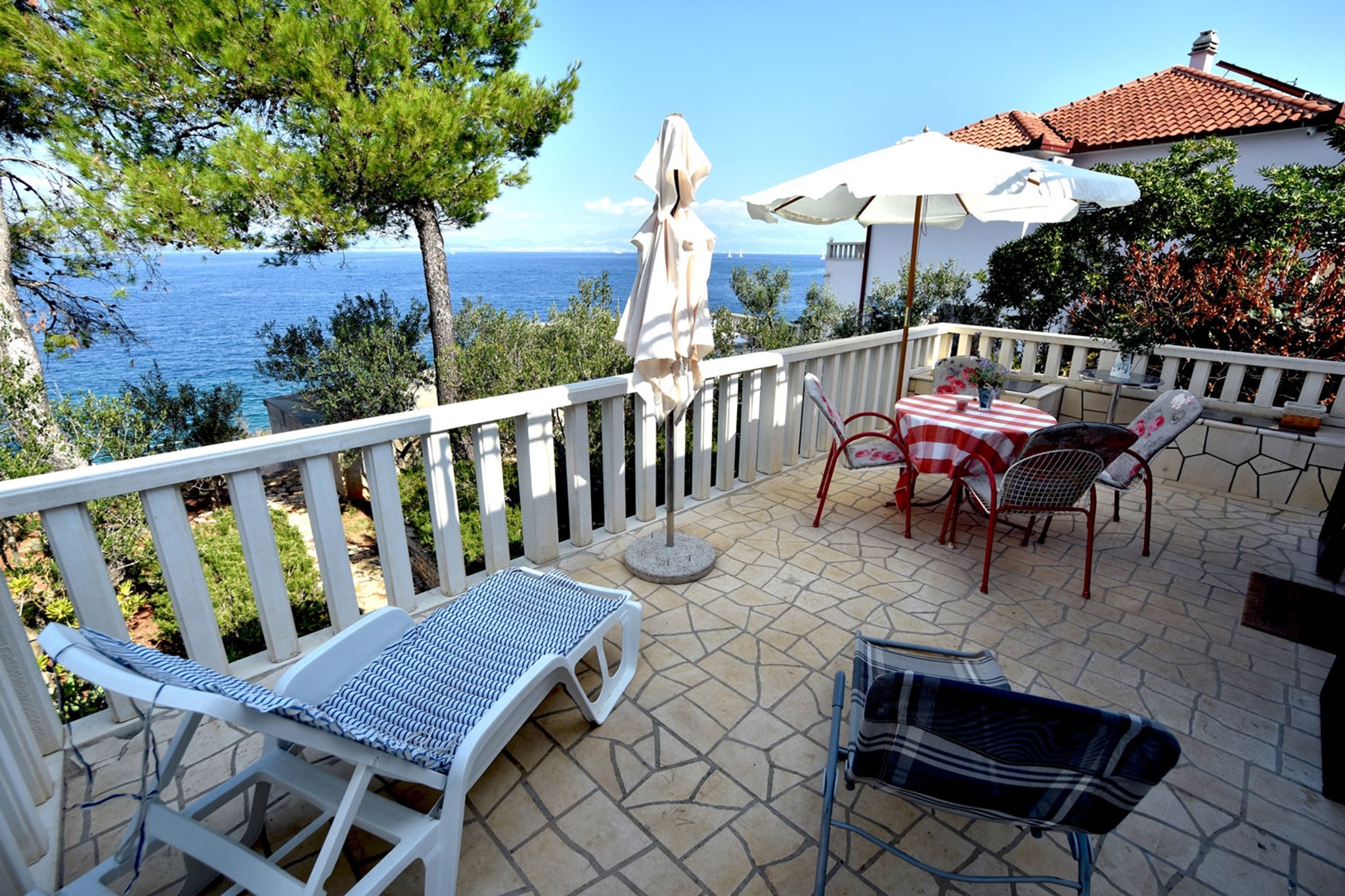 2-Zimmer-Ferienwohnung am Strand Rogac, Solta A-16223-a