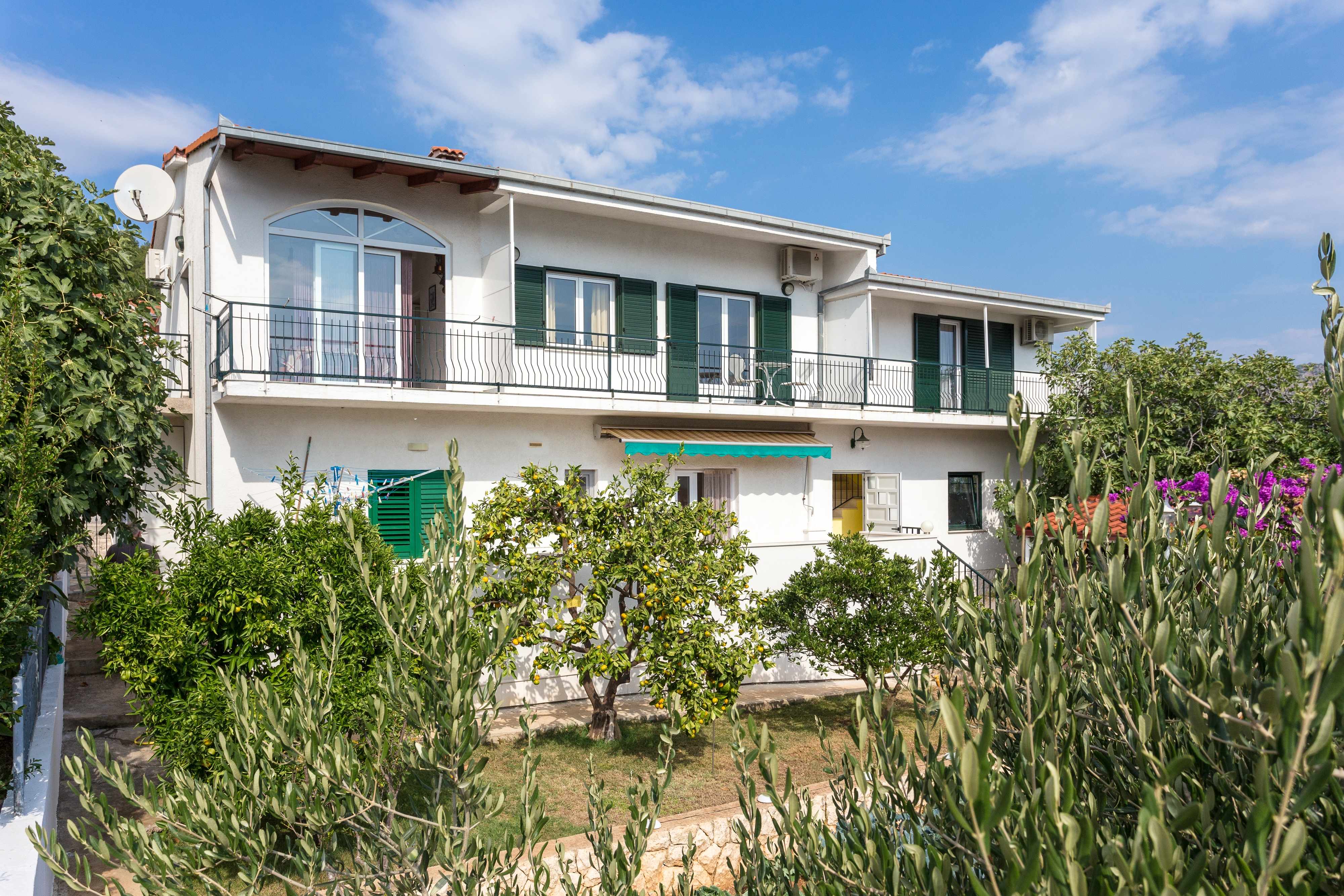 Apartments by the sea Poljica, Trogir - 16999