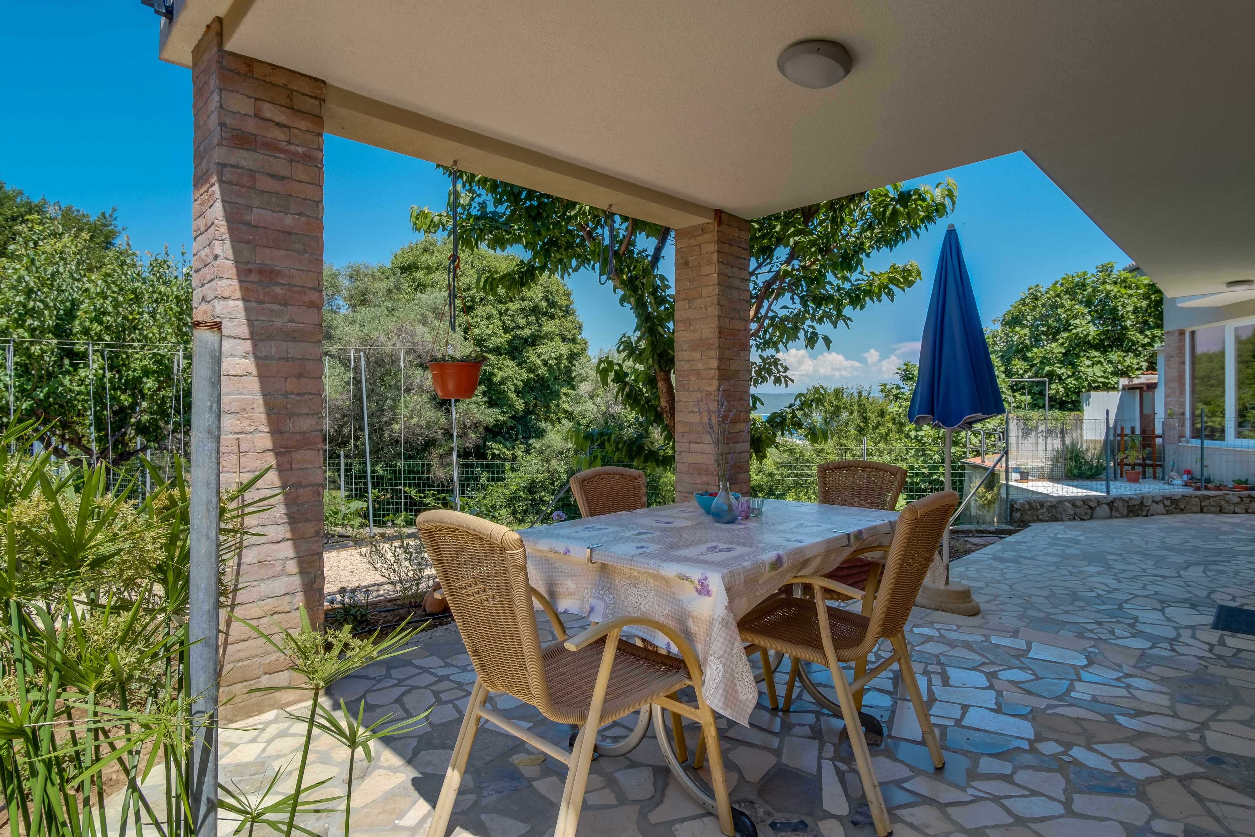 1-Zimmer-Ferienwohnung mit Terrasse Nerezine, Losinj A-18734-a