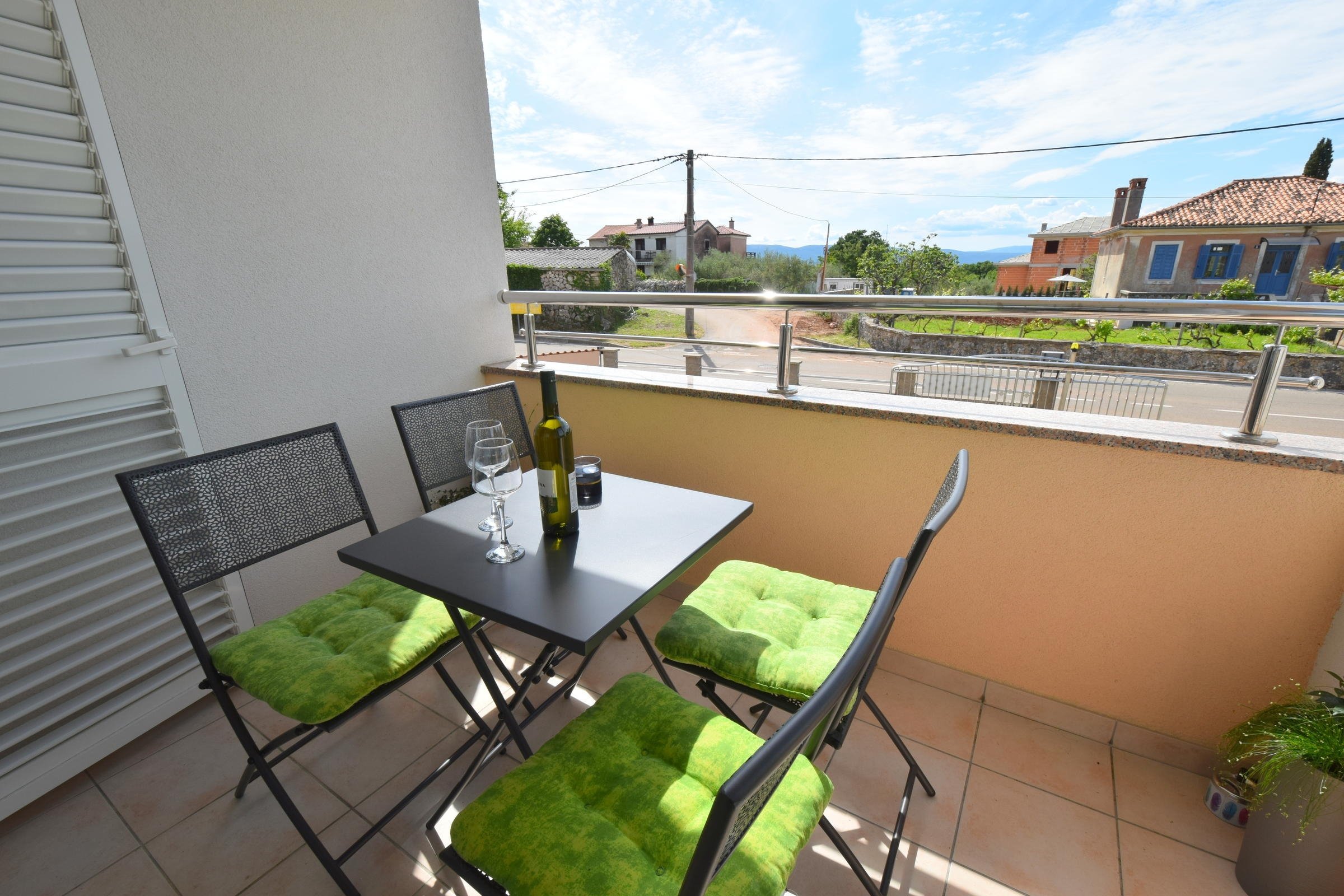 2-Zimmer-Ferienwohnung mit Terrasse Barushici - Barušići, Krk A-19369-