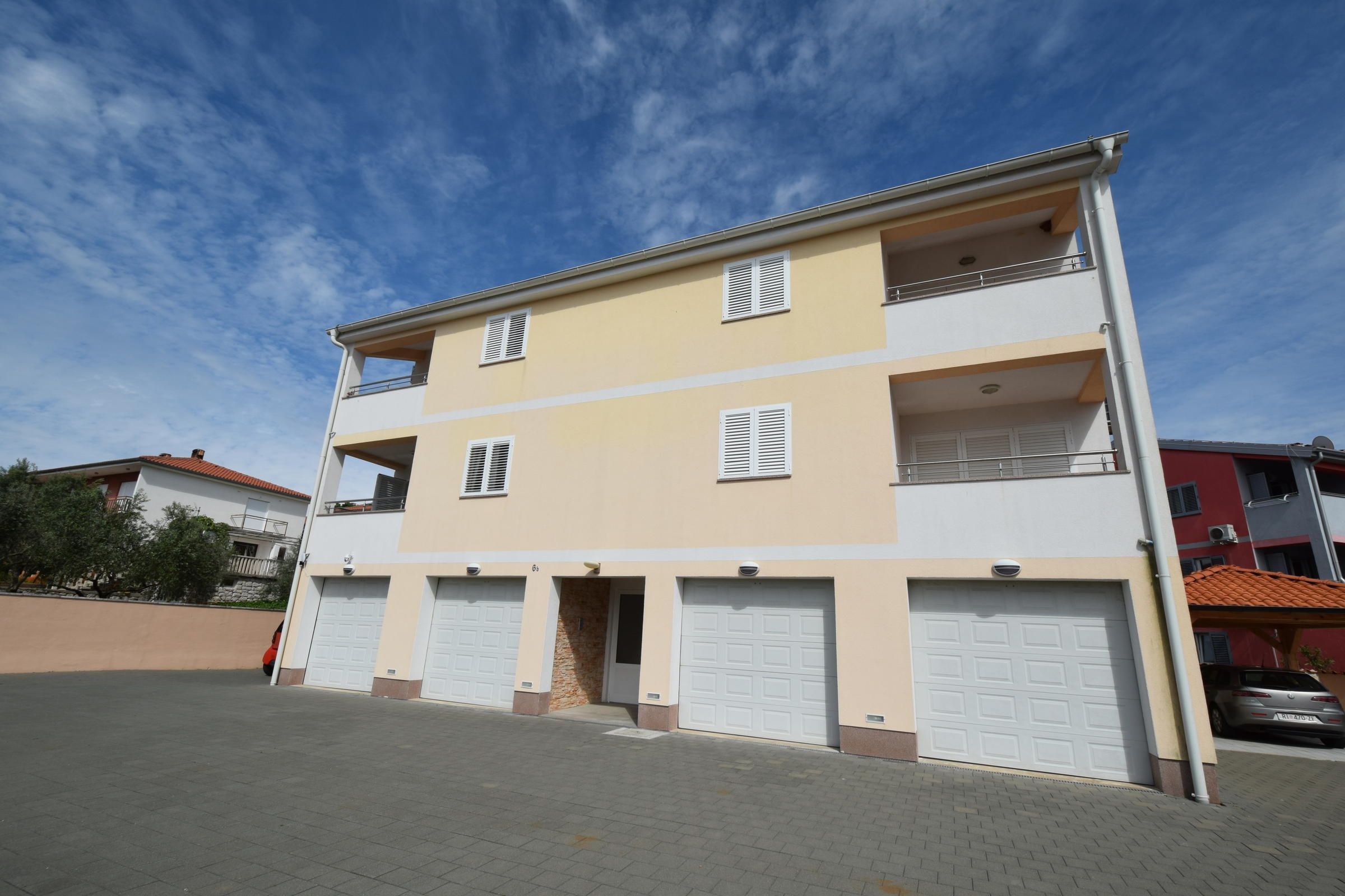 2-Zimmer-Ferienwohnung mit Terrasse Barushici - Barušići, Krk A-19369-
