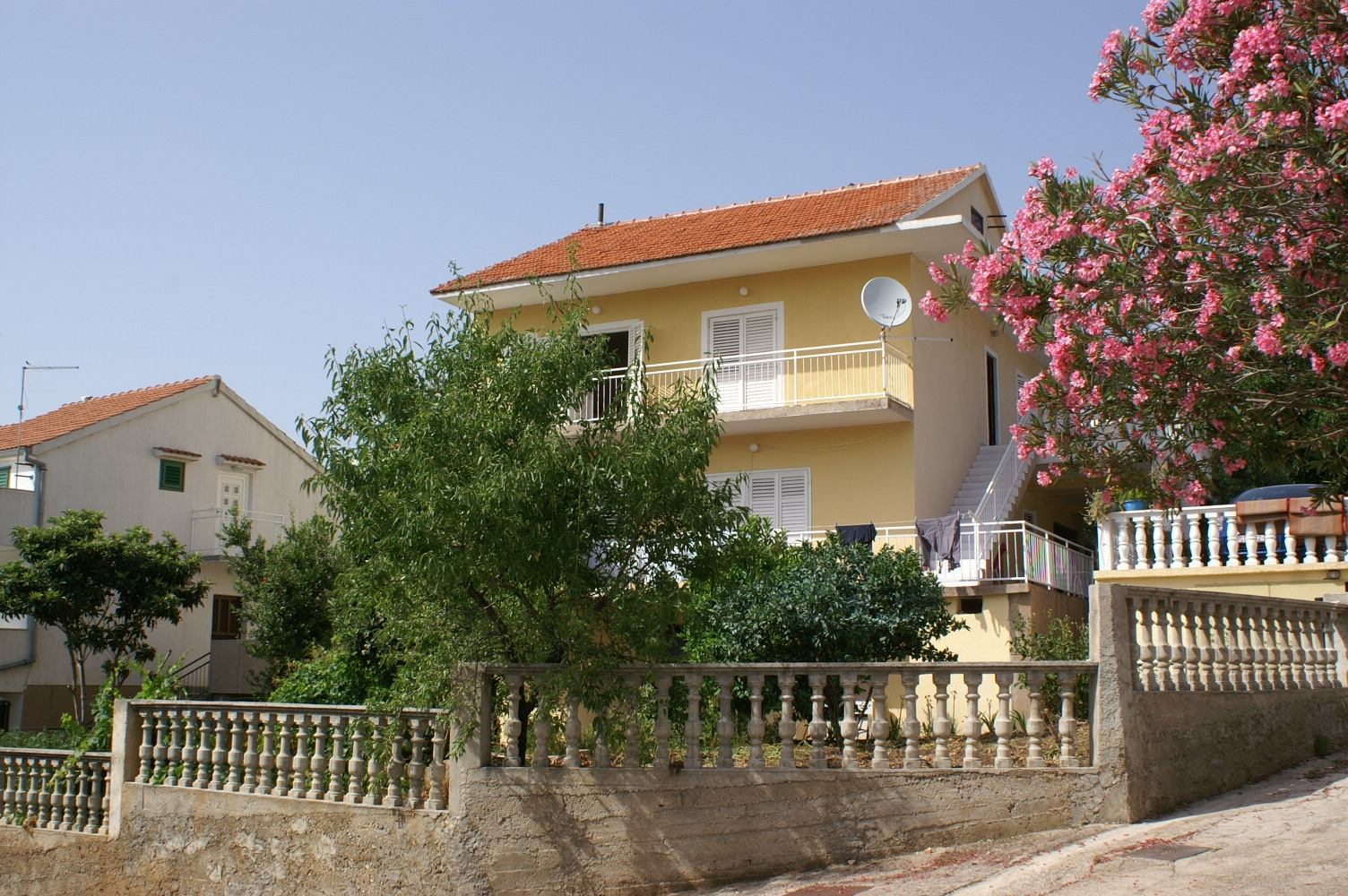 2-Zimmer-Ferienwohnung mit Terrasse und Meerblick Grebastica, Sibenik