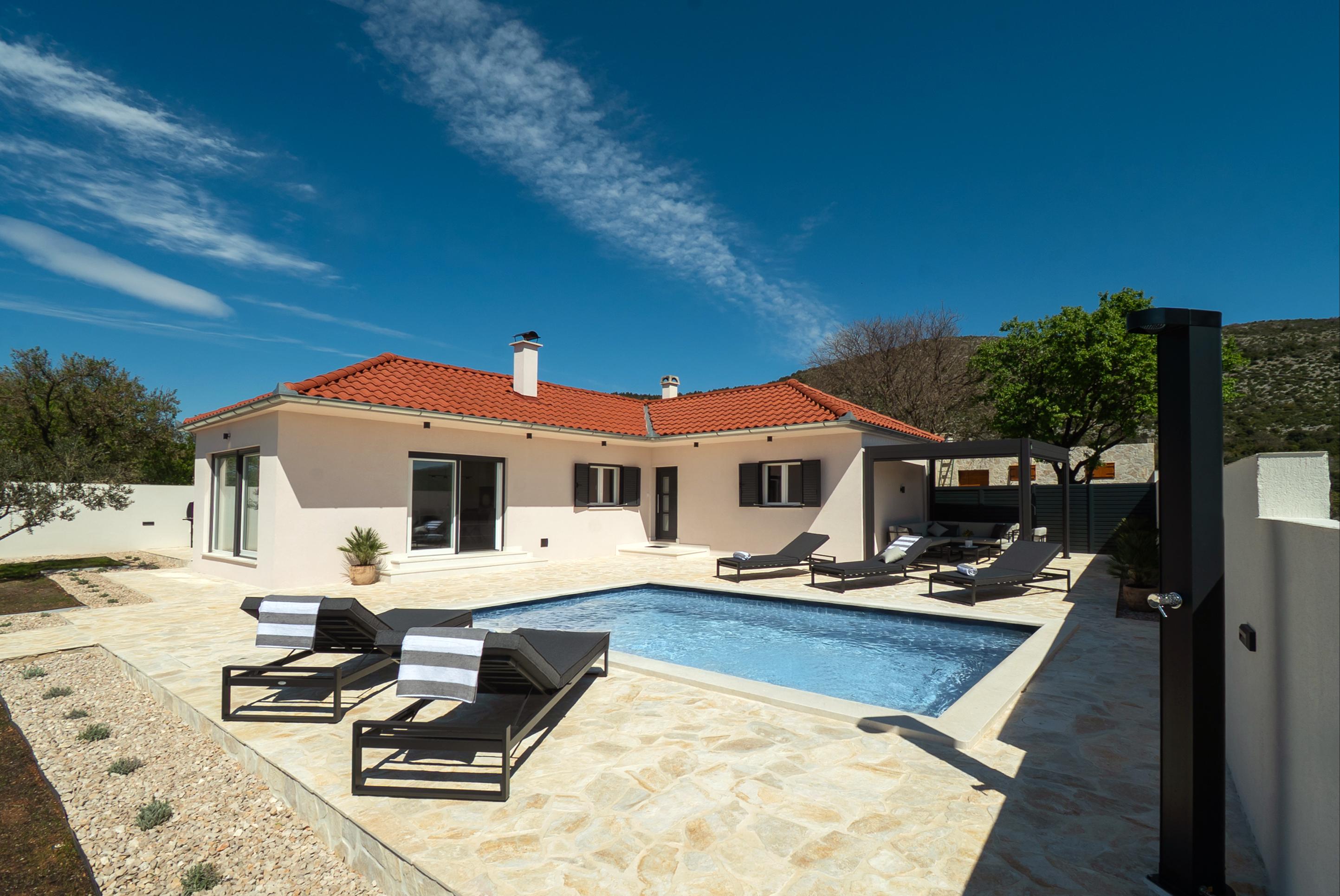 Luxuriöses Ferienhaus in Sibenik, Dalmatien mit Swimmingpool