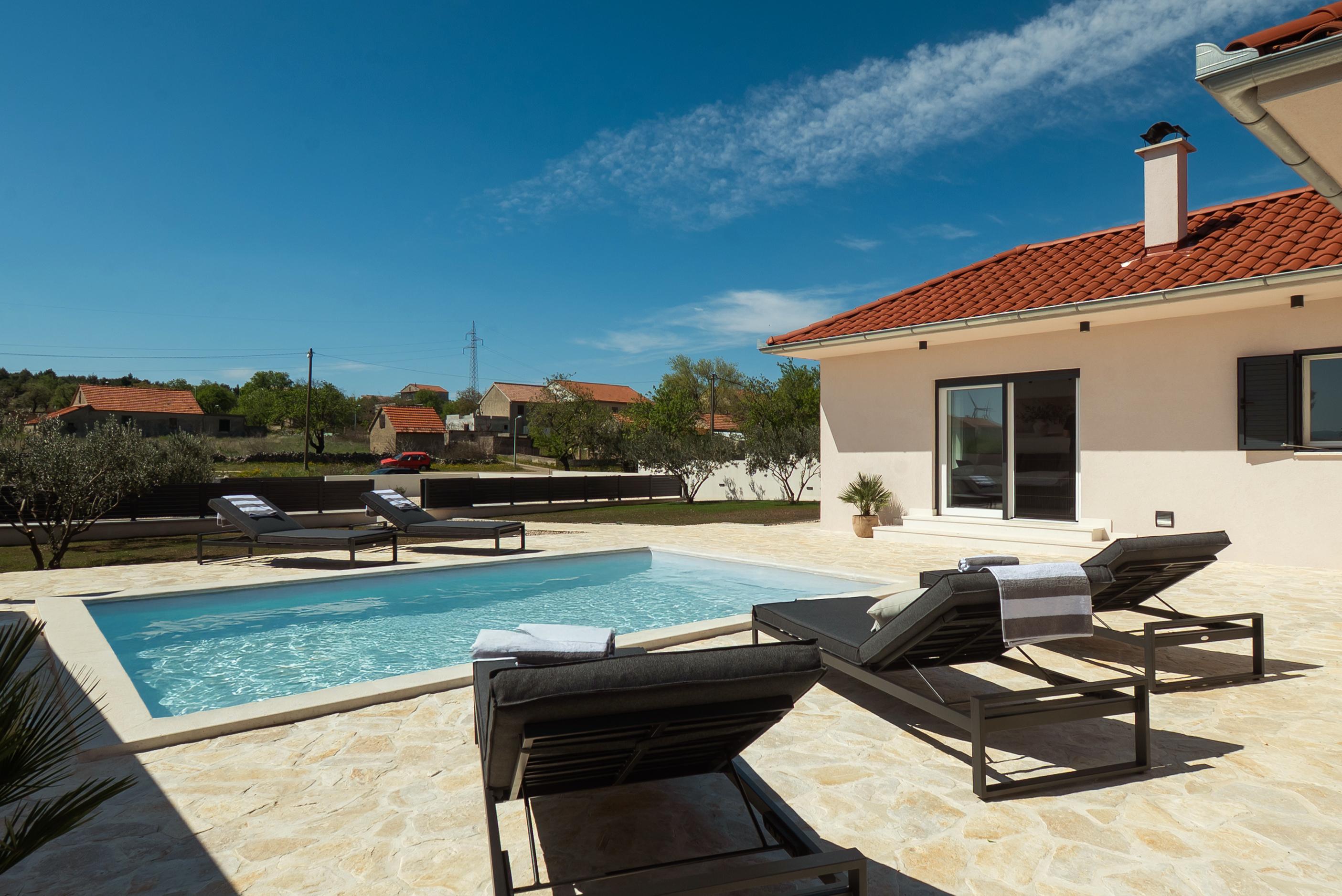 Luxuriöses Ferienhaus in Sibenik, Dalmatien mit Swimmingpool