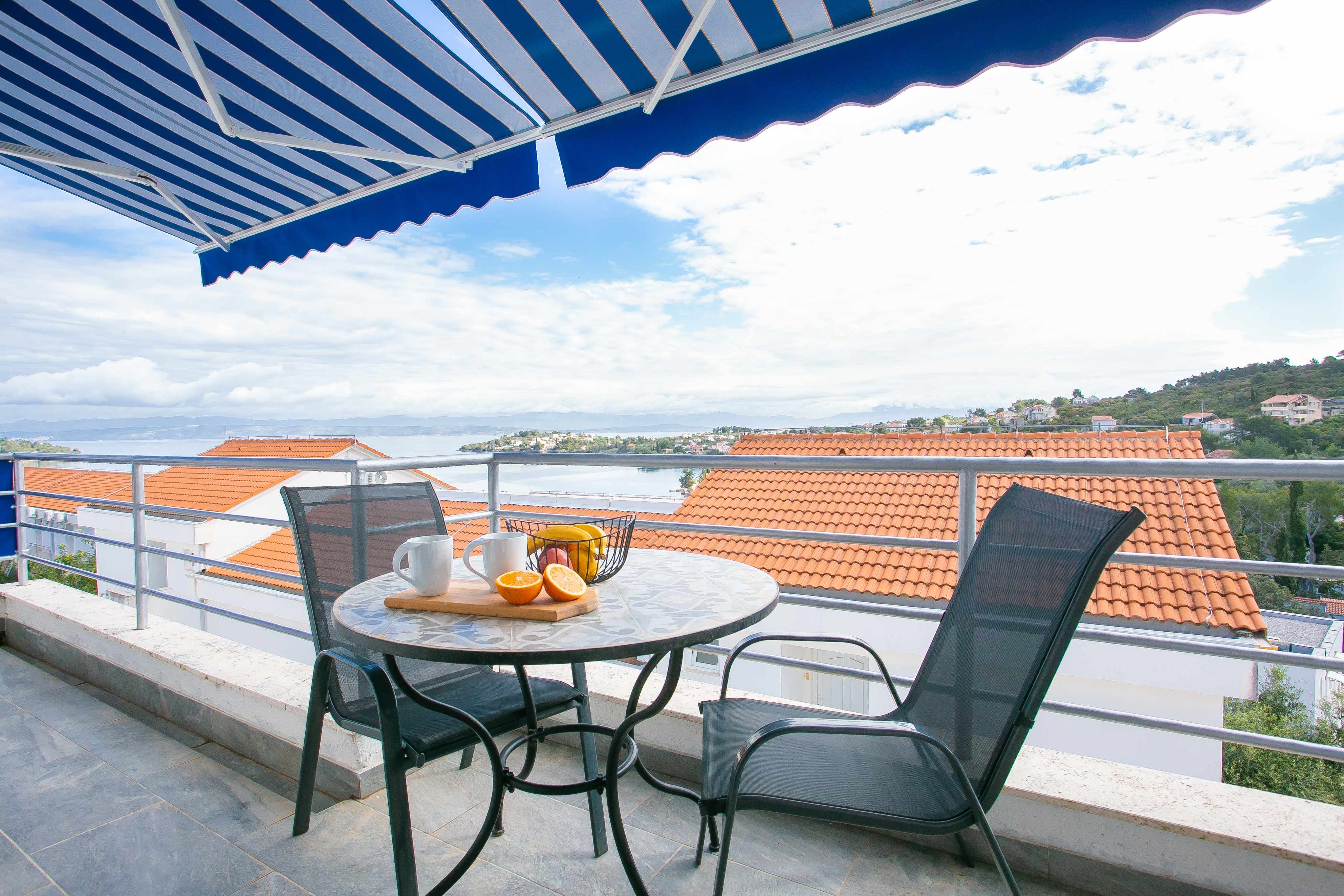 2-Zimmer-Ferienwohnung mit Terrasse und Meerblick Necujam, Solta A-517