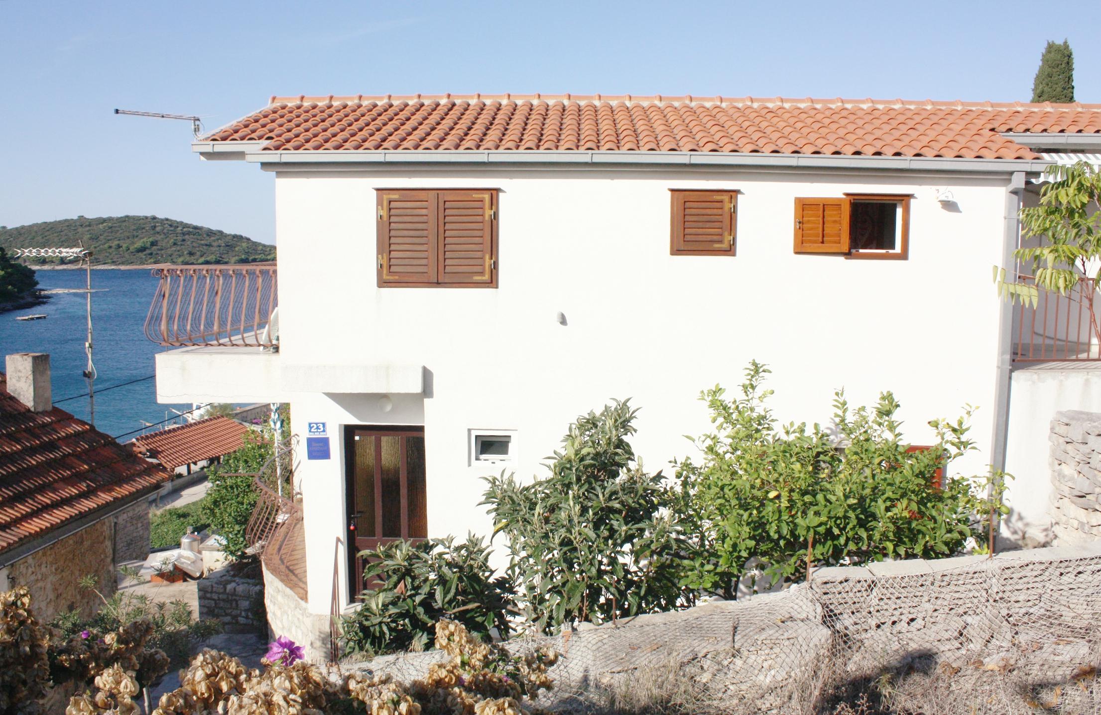 2-Zimmer-Ferienwohnung mit Balkon und Meerblick Maslinica, Solta A-518