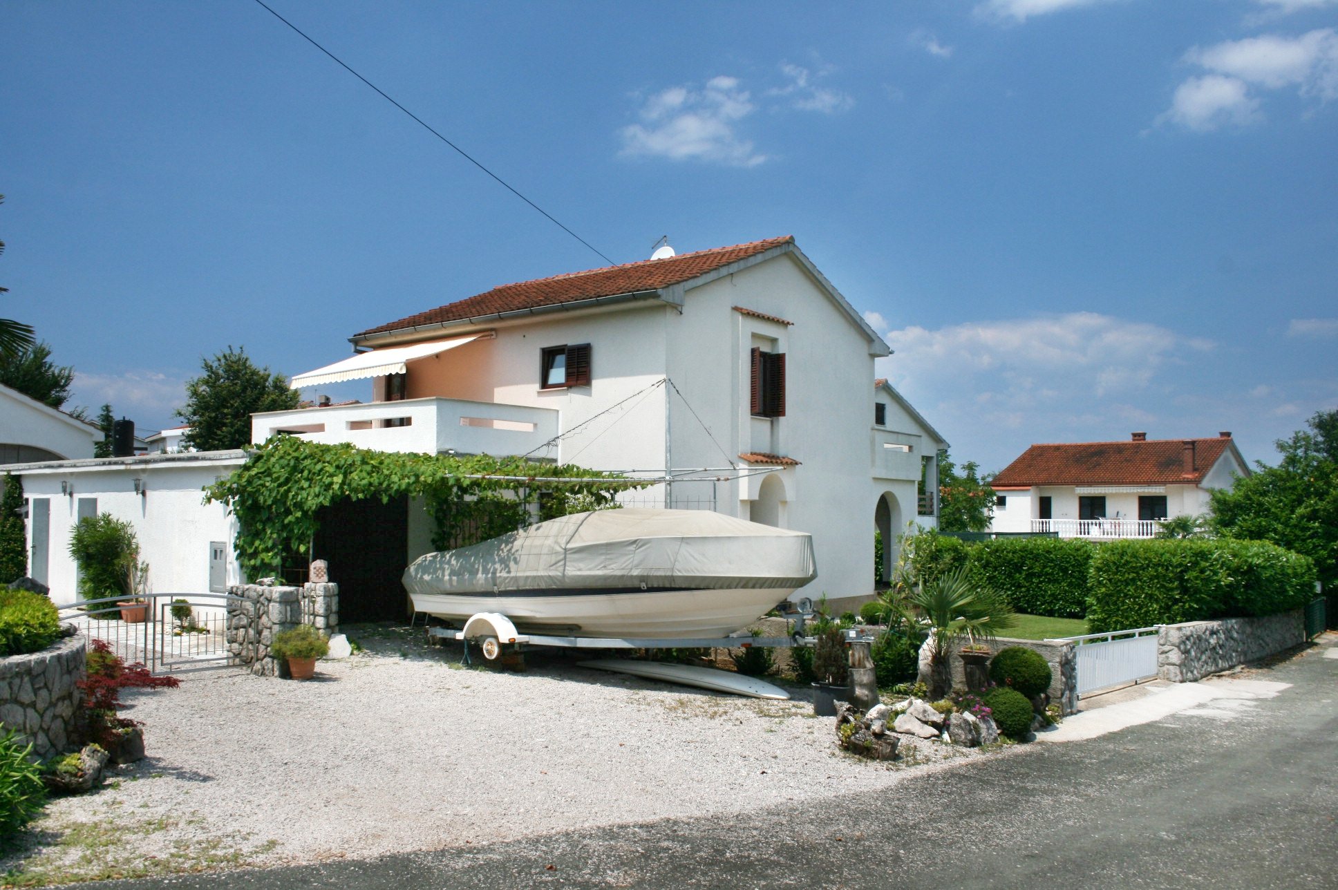 2-Zimmer-Ferienwohnung mit Terrasse und Meerblick Vantacici, Krk A-556