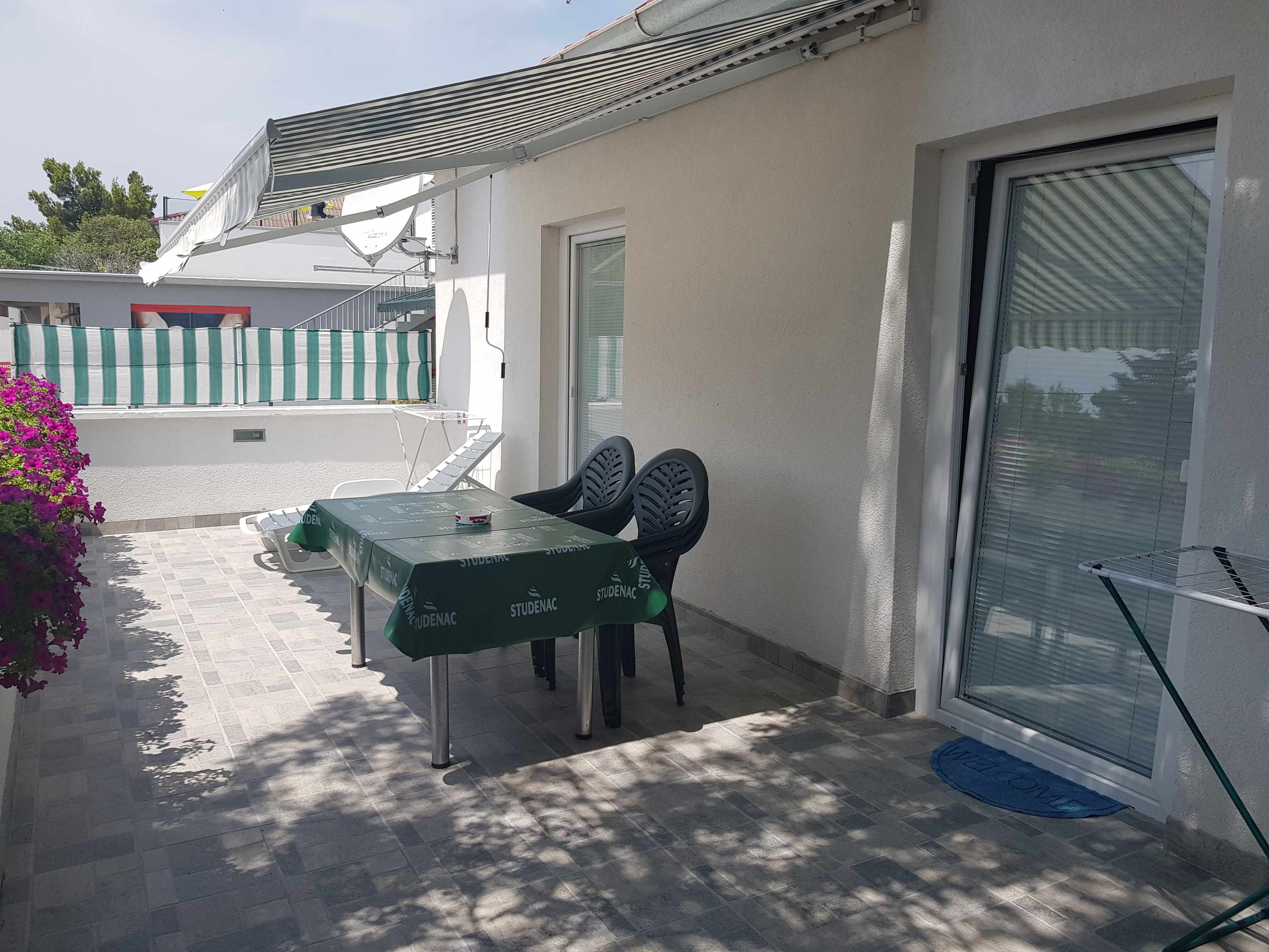 2-Zimmer-Ferienwohnung mit Terrasse Seline, Paklenica A-6604-a