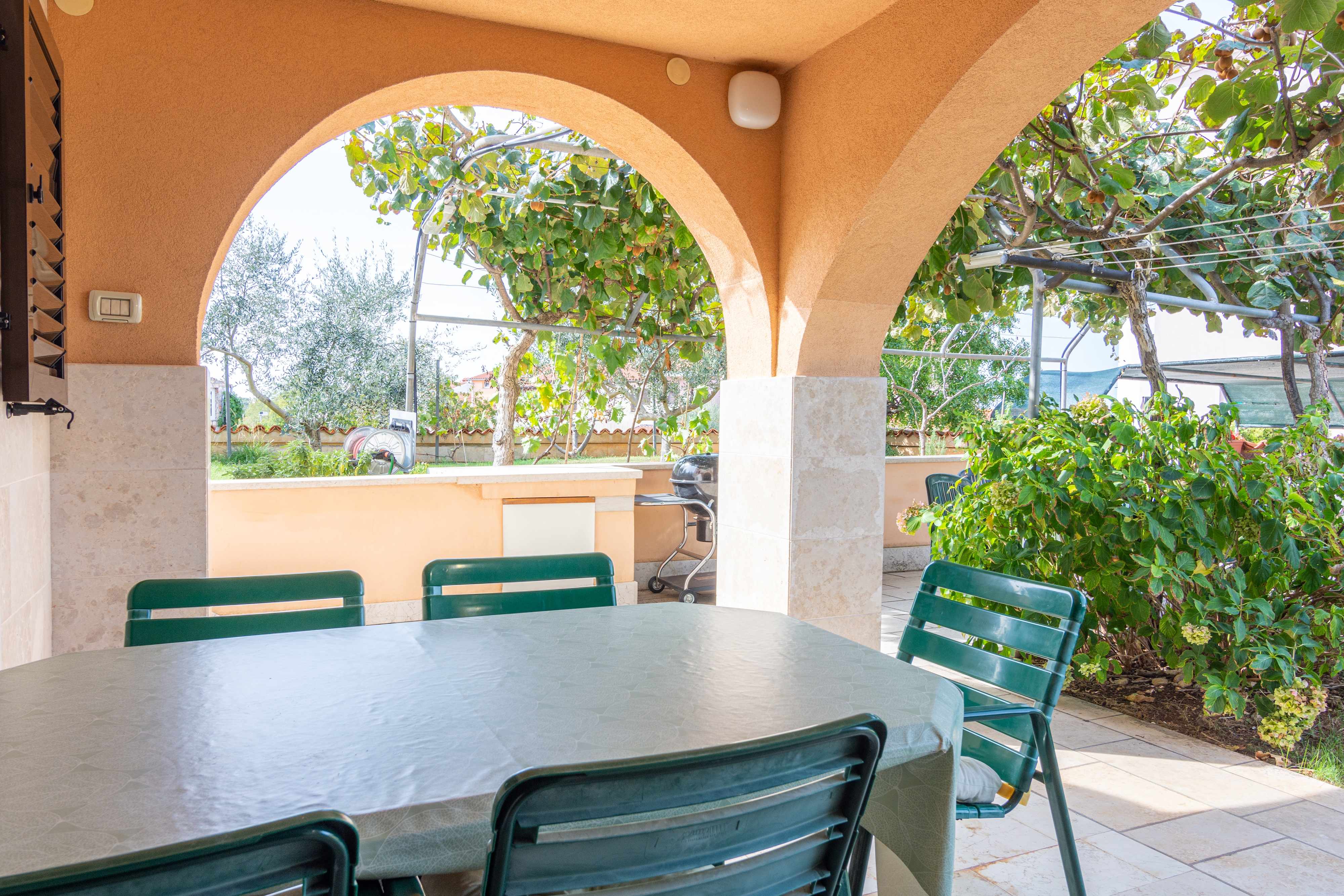 2-Zimmer-Ferienwohnung mit Terrasse Stinjan, Pula A-7368-a