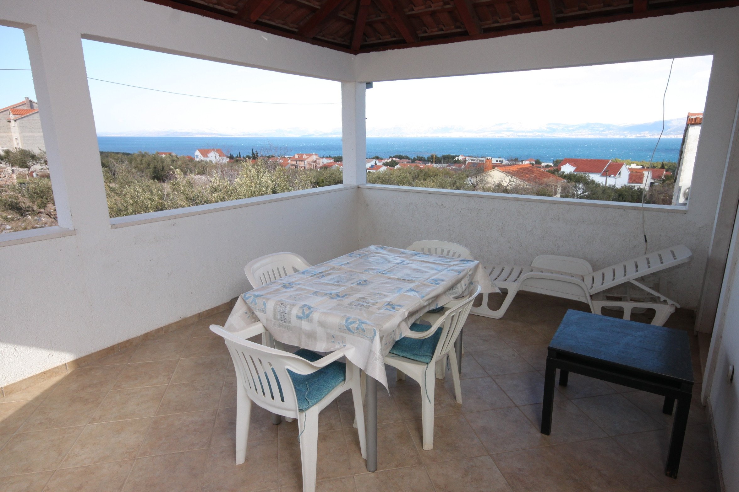 2-Zimmer-Ferienwohnung mit Terrasse und Meerblick Supetar, Brac A-7535
