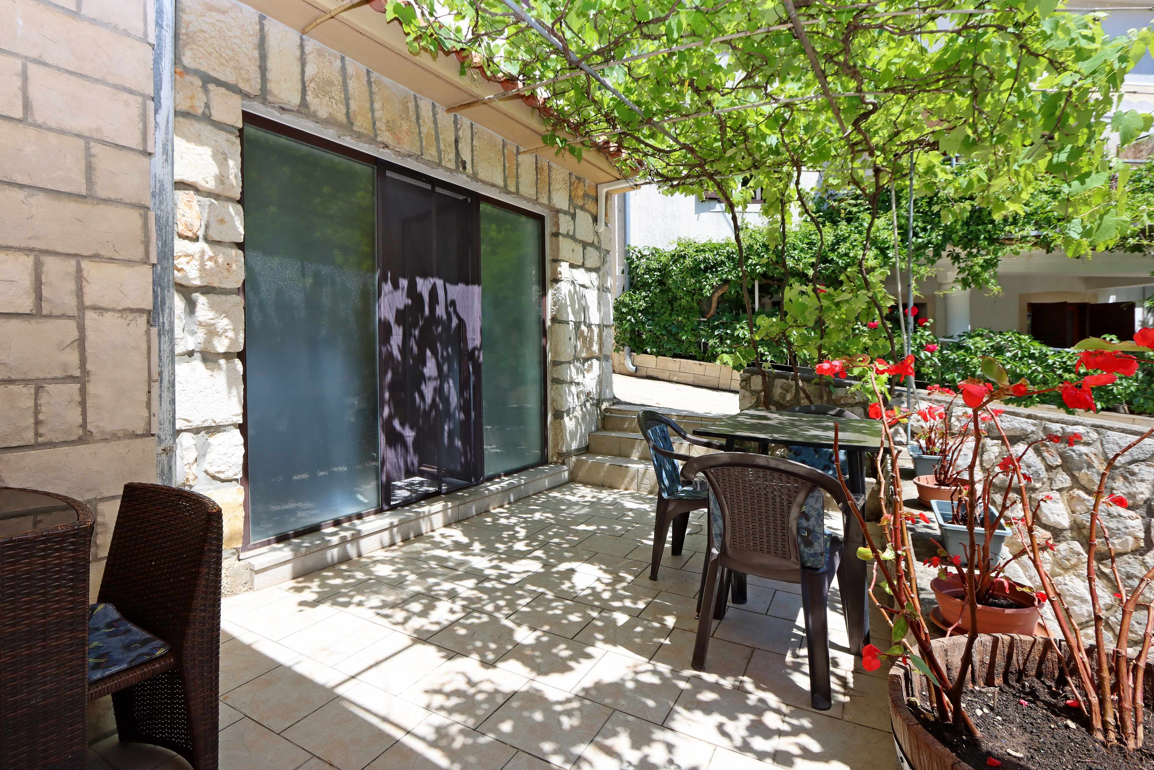1-Zimmer-Ferienwohnung mit Terrasse Brsec, Opatija A-7755-b