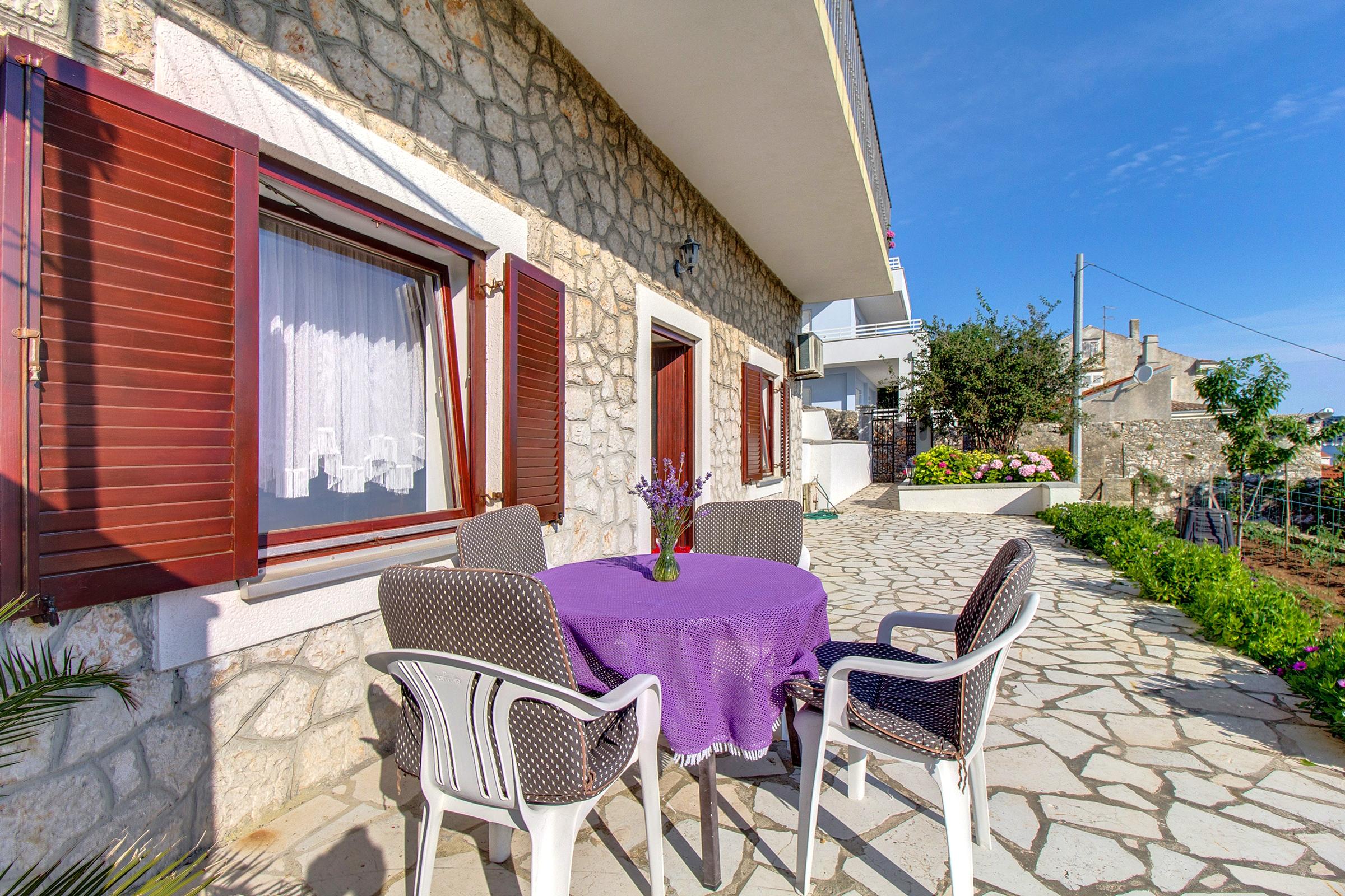 1-Zimmer-Ferienwohnung mit Terrasse Mali Losinj, Losinj A-7974-a