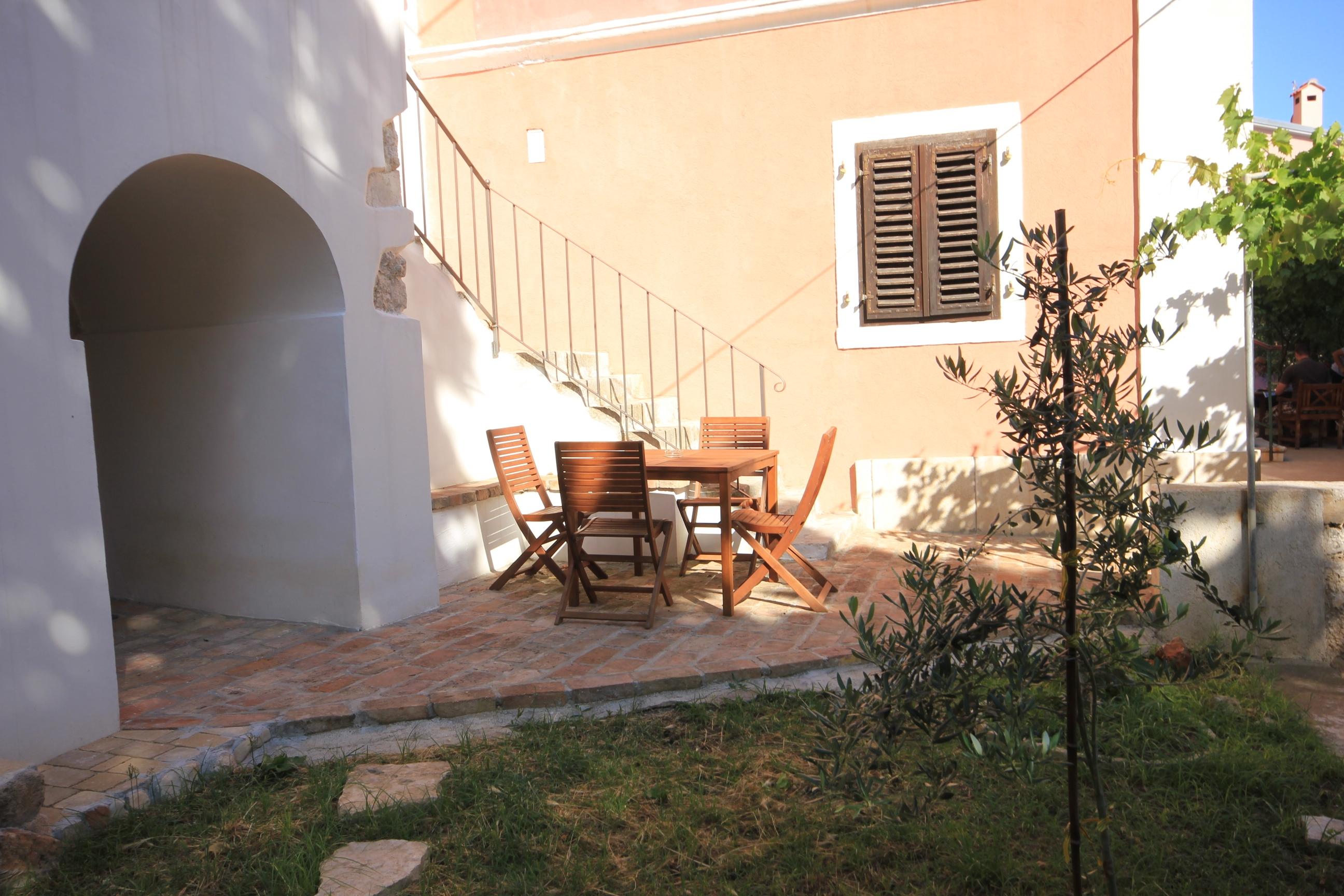 2-Zimmer-Haus mit Terrasse Mali Losinj, Losinj K-8014