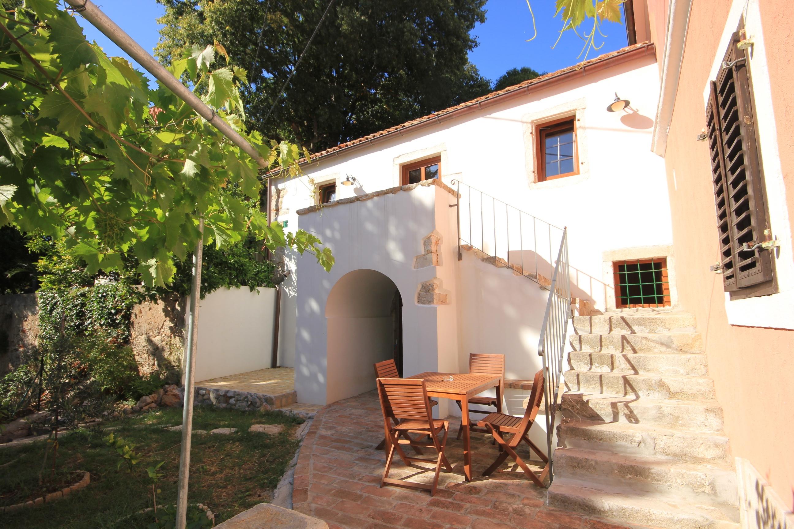 2-Zimmer-Haus mit Terrasse Mali Losinj, Losinj K-8014