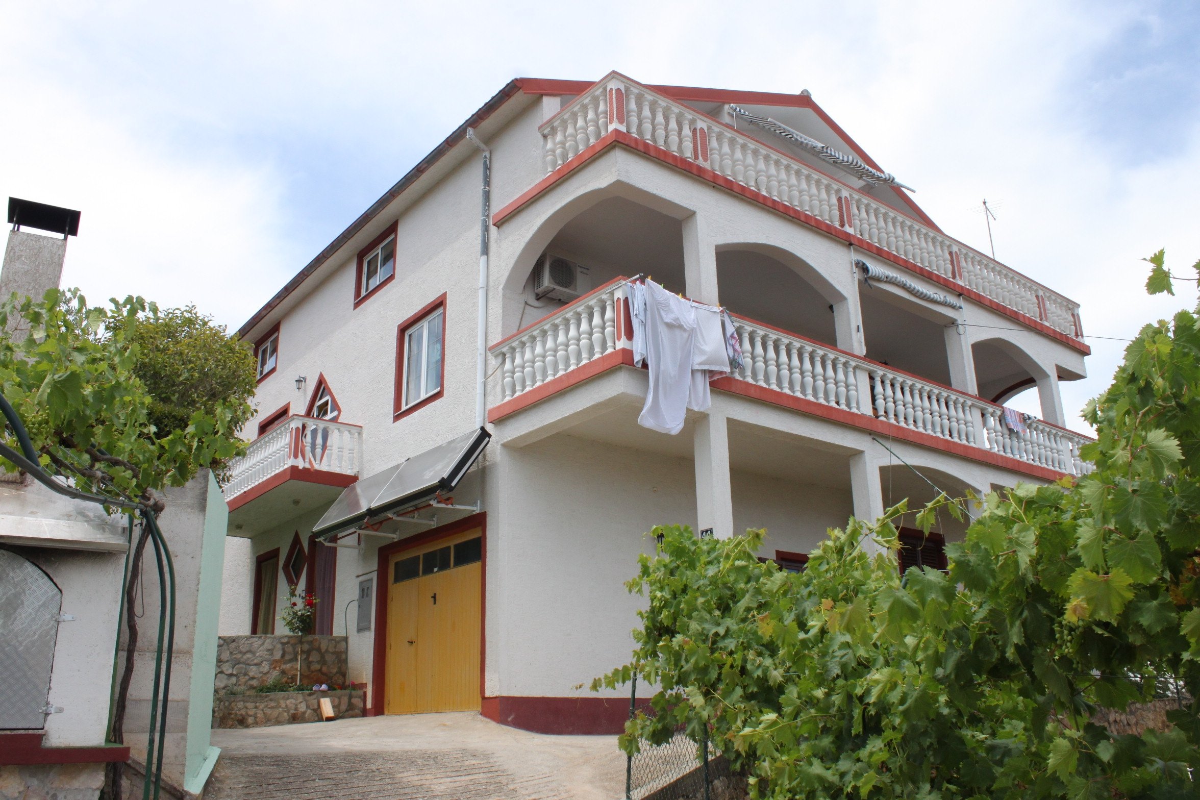 Komfortable Ferienwohnung mit Terrasse und Meerblick Kali, Ugljan A-82