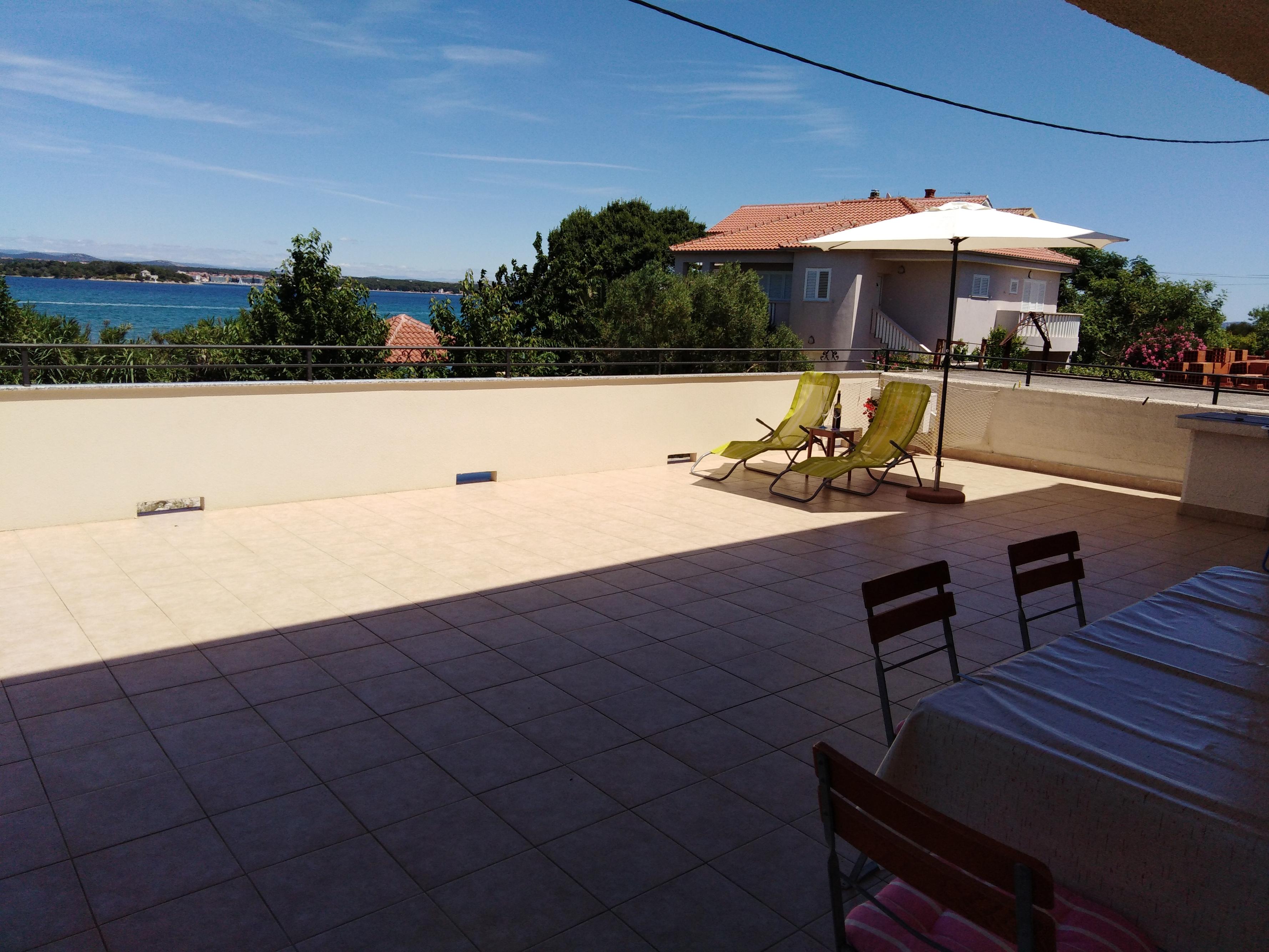 3-Zimmer-Ferienwohnung mit Terrasse und Meerblick Tkon, Pasman A-8410-