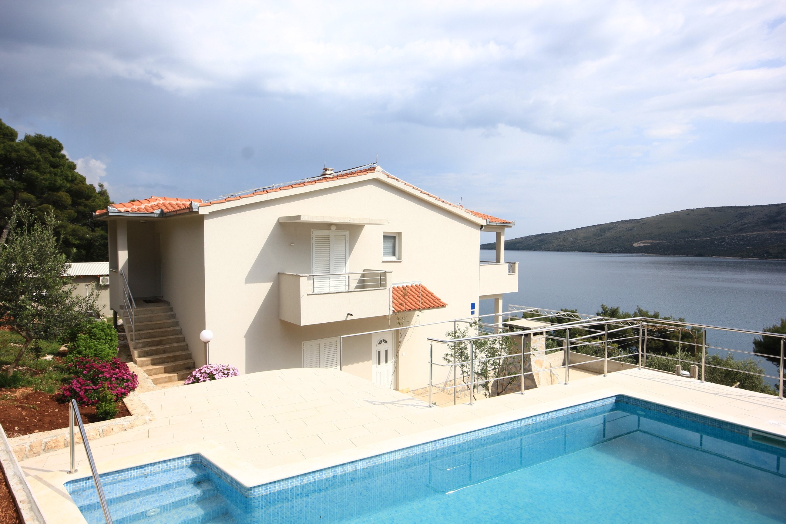 Komfortables Haus mit Terrasse und Meerblick Poljica, Trogir K-8661