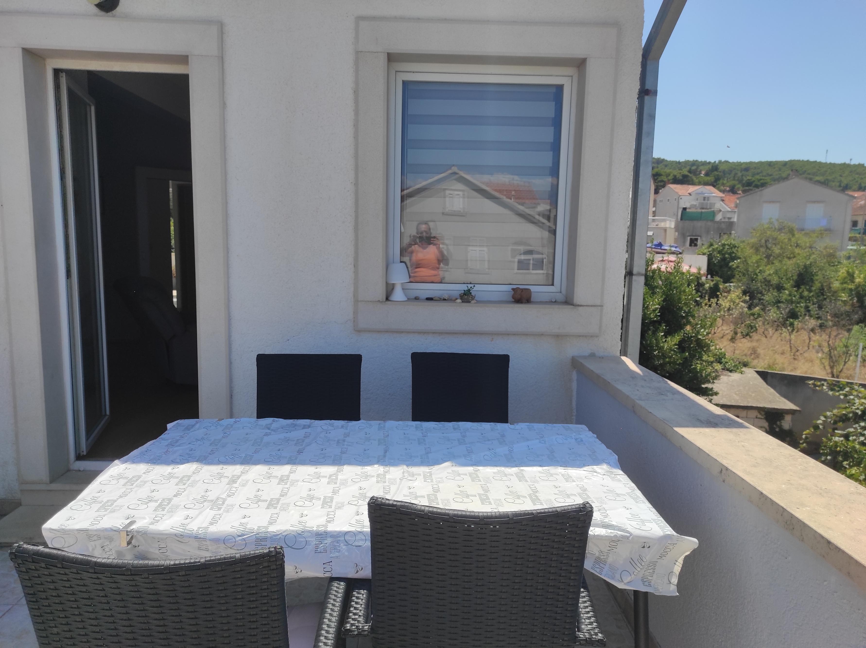 2-Zimmer-Ferienwohnung mit Terrasse und Meerblick Supetar, Brac A-5627