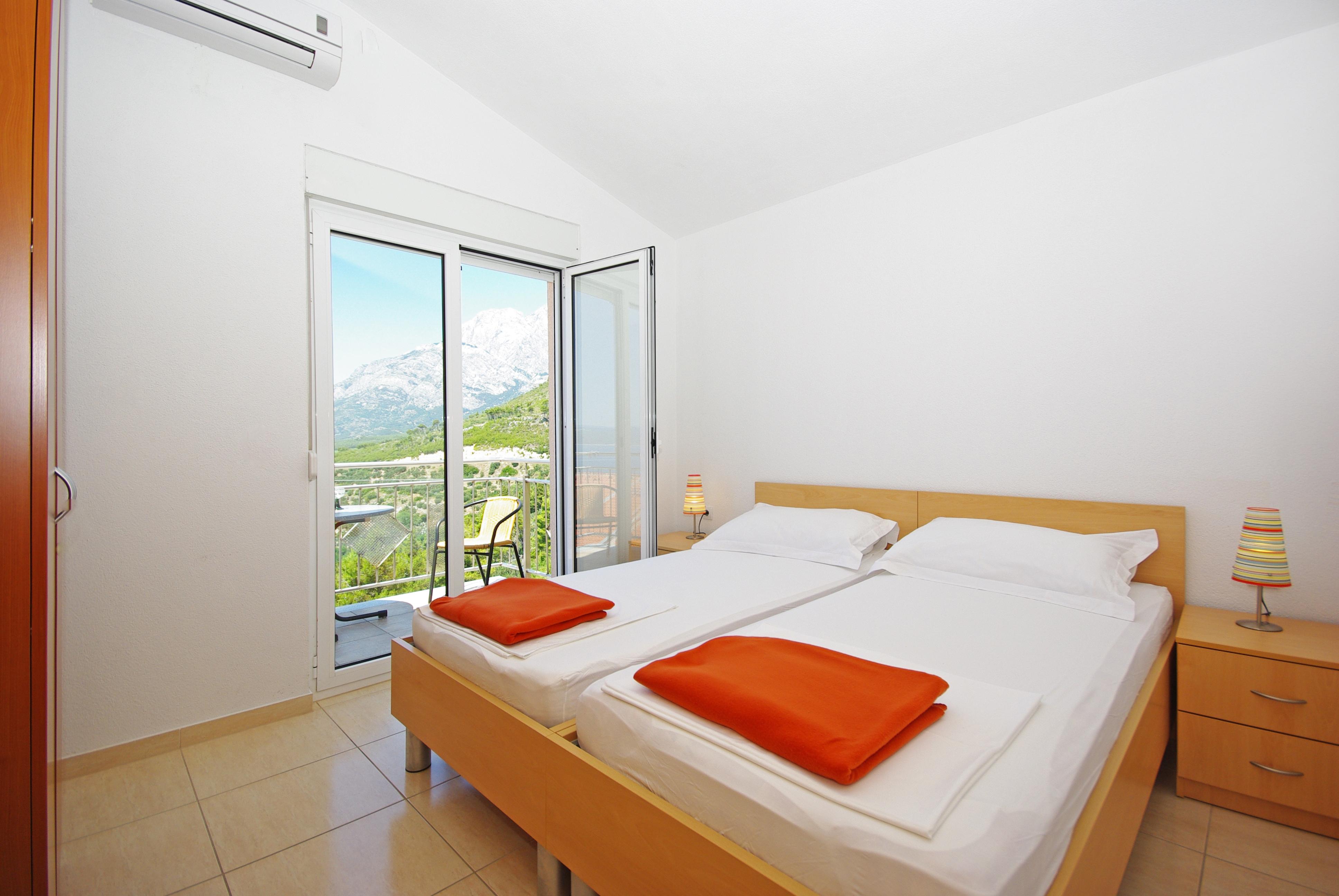 2-Zimmer-Ferienwohnung mit Balkon und Meerblick Krvavica, Makarska A-1