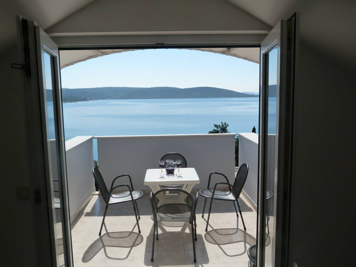 3-Zimmer-Ferienwohnung mit Terrasse und Meerblick Sevid, Trogir A-6024