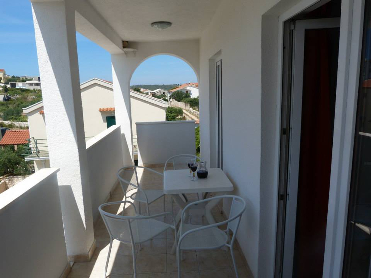 1-Zimmer-Ferienwohnung mit Terrasse und Meerblick Sevid, Trogir A-6024