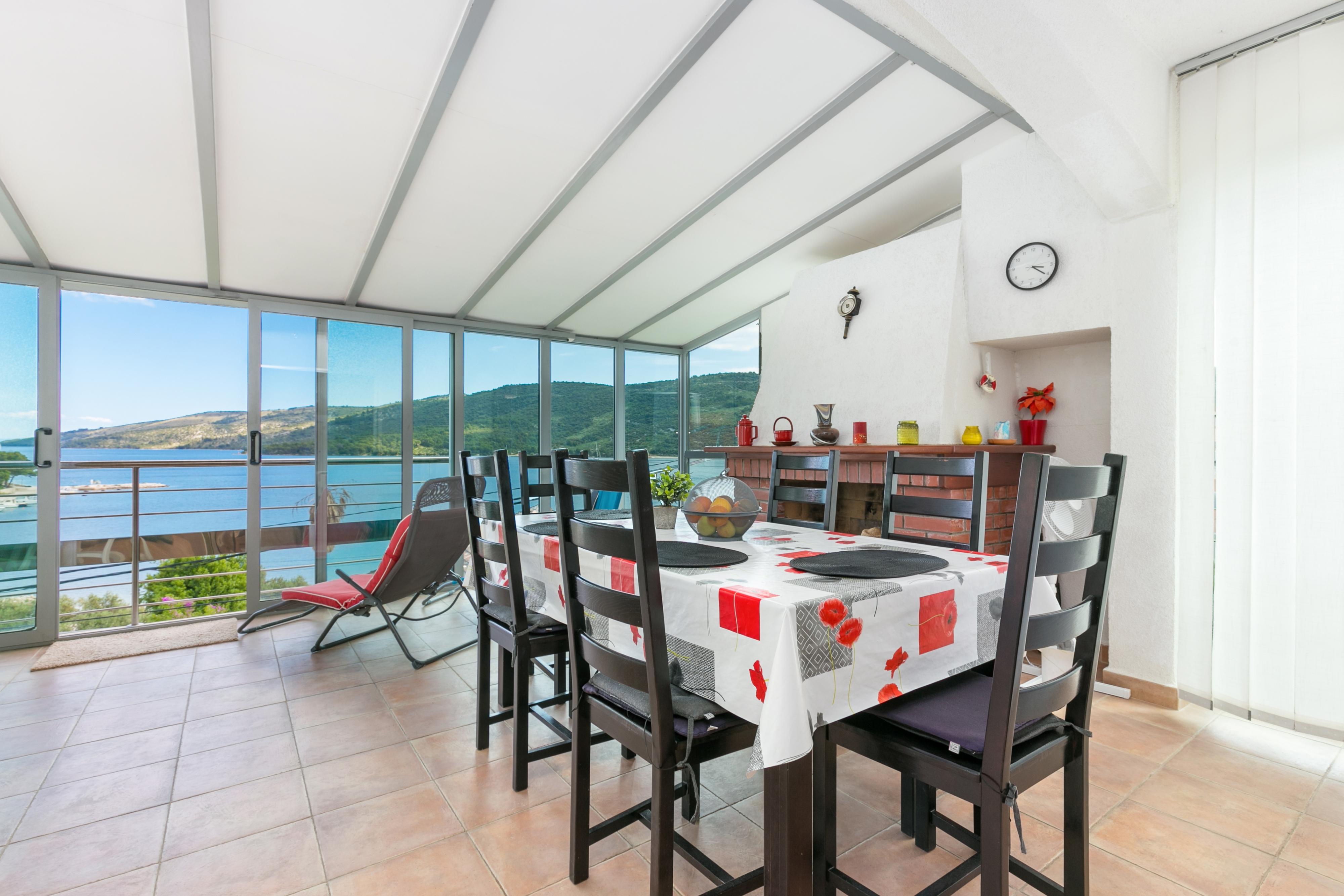 2-Zimmer-Ferienwohnung mit Terrasse und Meerblick Marina, Trogir A-141