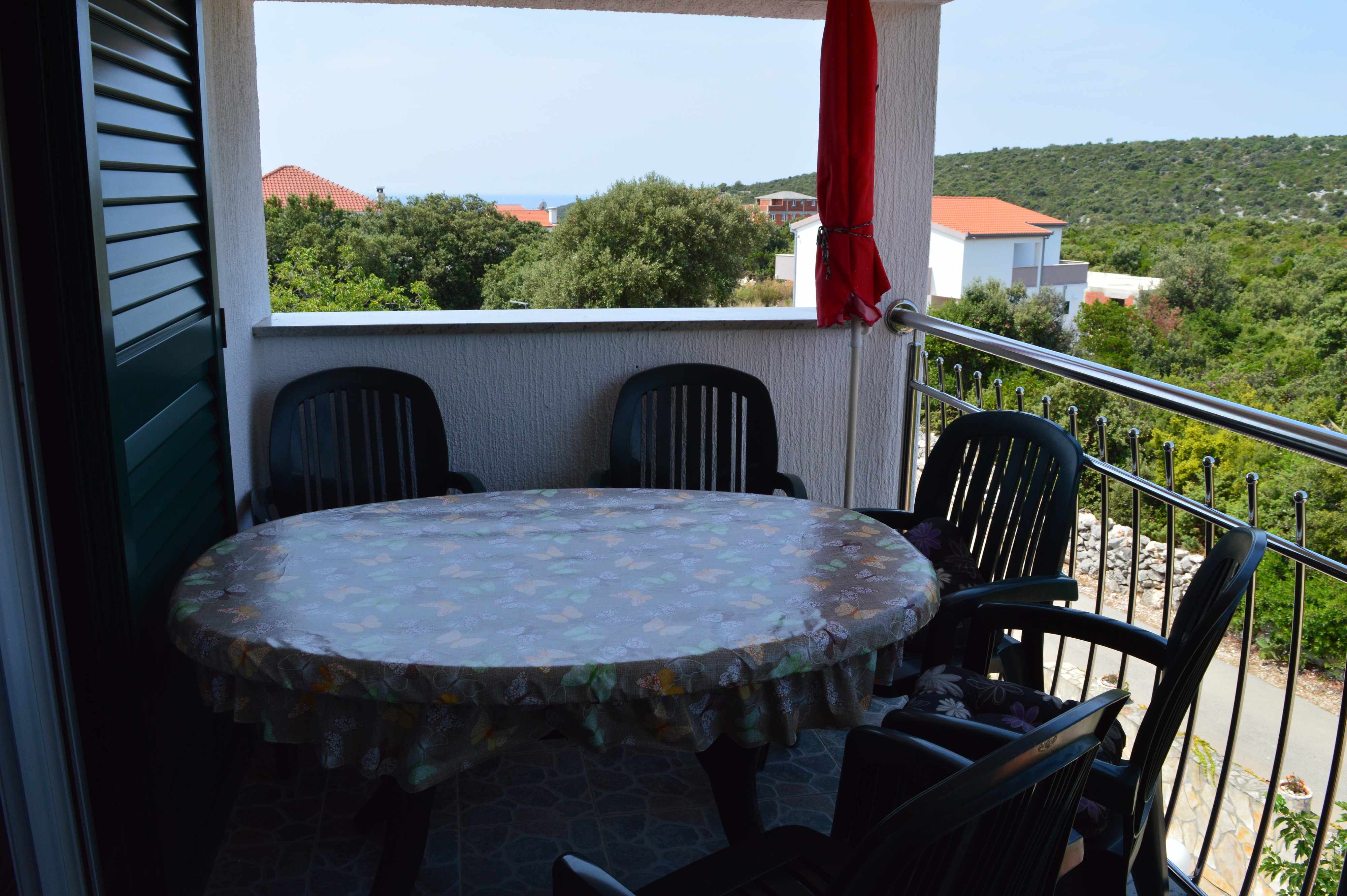2-Zimmer-Ferienwohnung mit Balkon und Meerblick Bucht Ljubljeva, Trogi