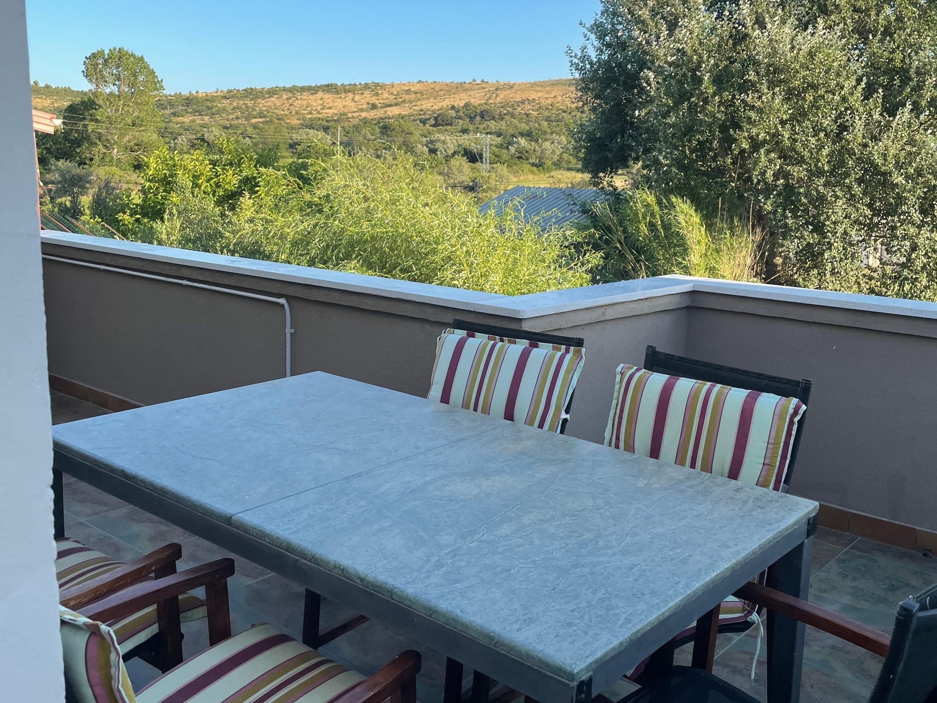 2-Zimmer-Ferienwohnung mit Terrasse und Meerblick Ljubac, Zadar A-1459