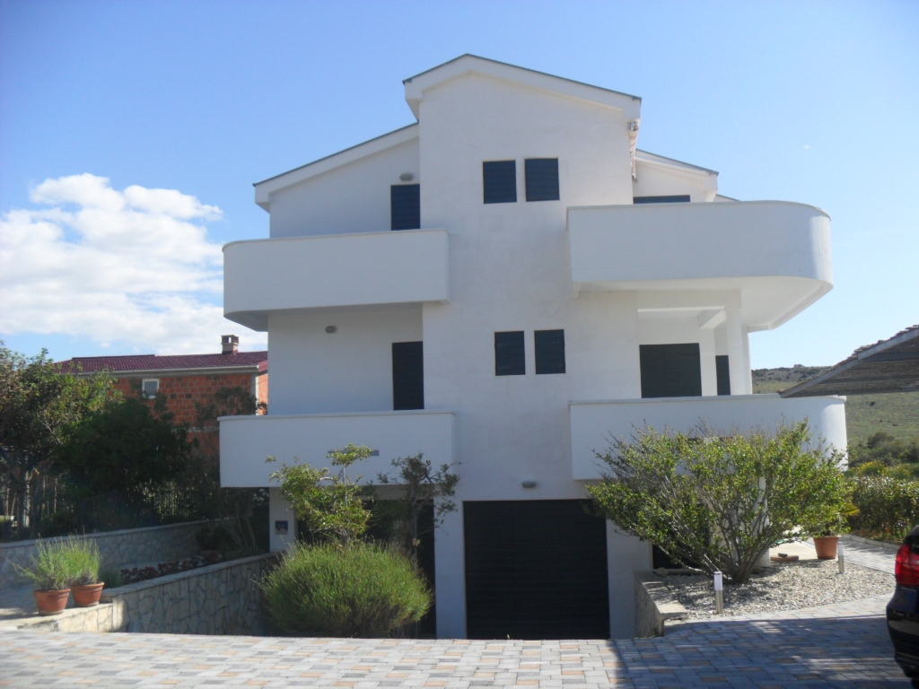 2-Zimmer-Ferienwohnung mit Terrasse und Meerblick Ljubac, Zadar A-1459