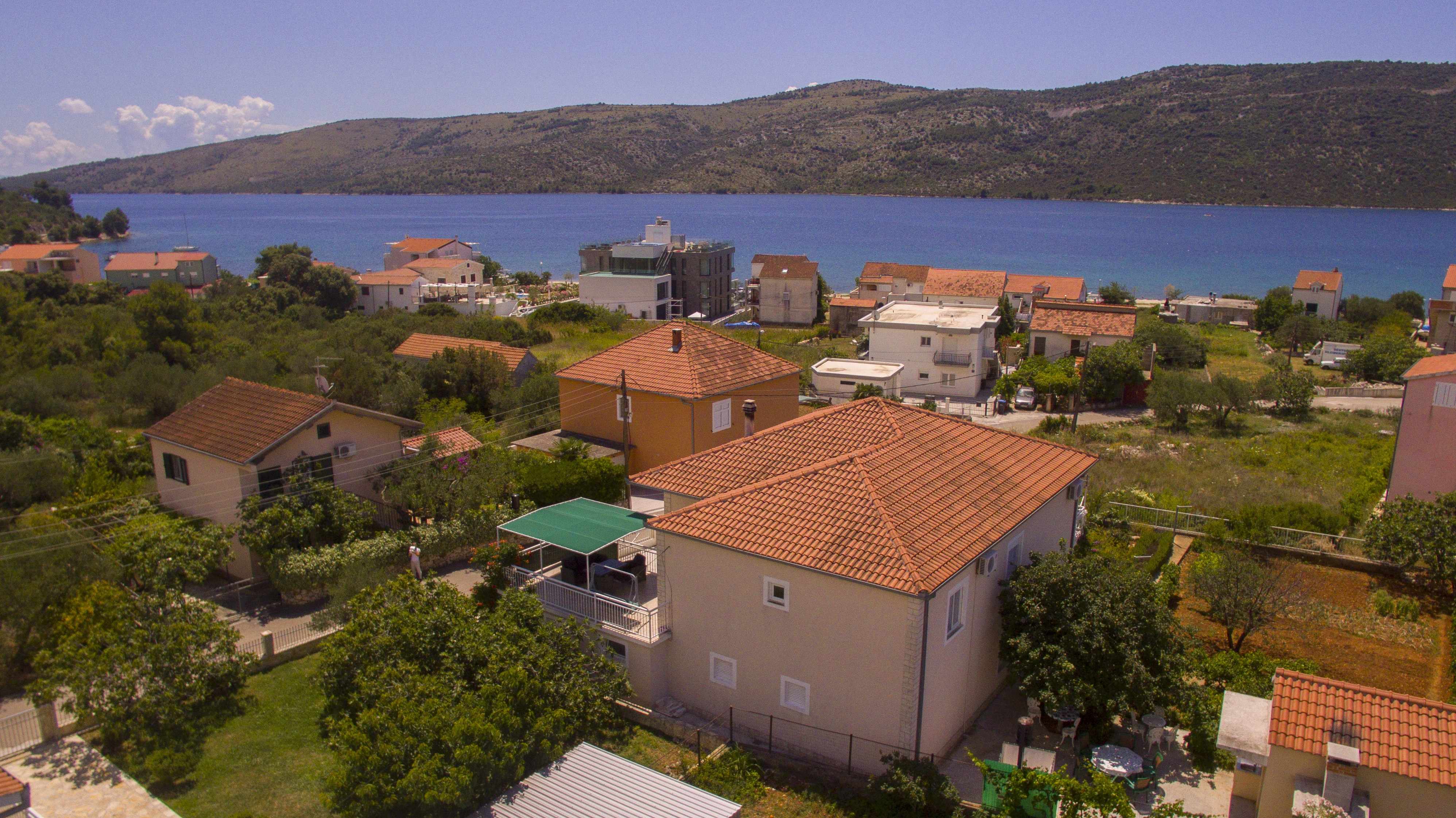 1-Zimmer-Ferienwohnung mit Terrasse und Meerblick Poljica, Trogir A-19