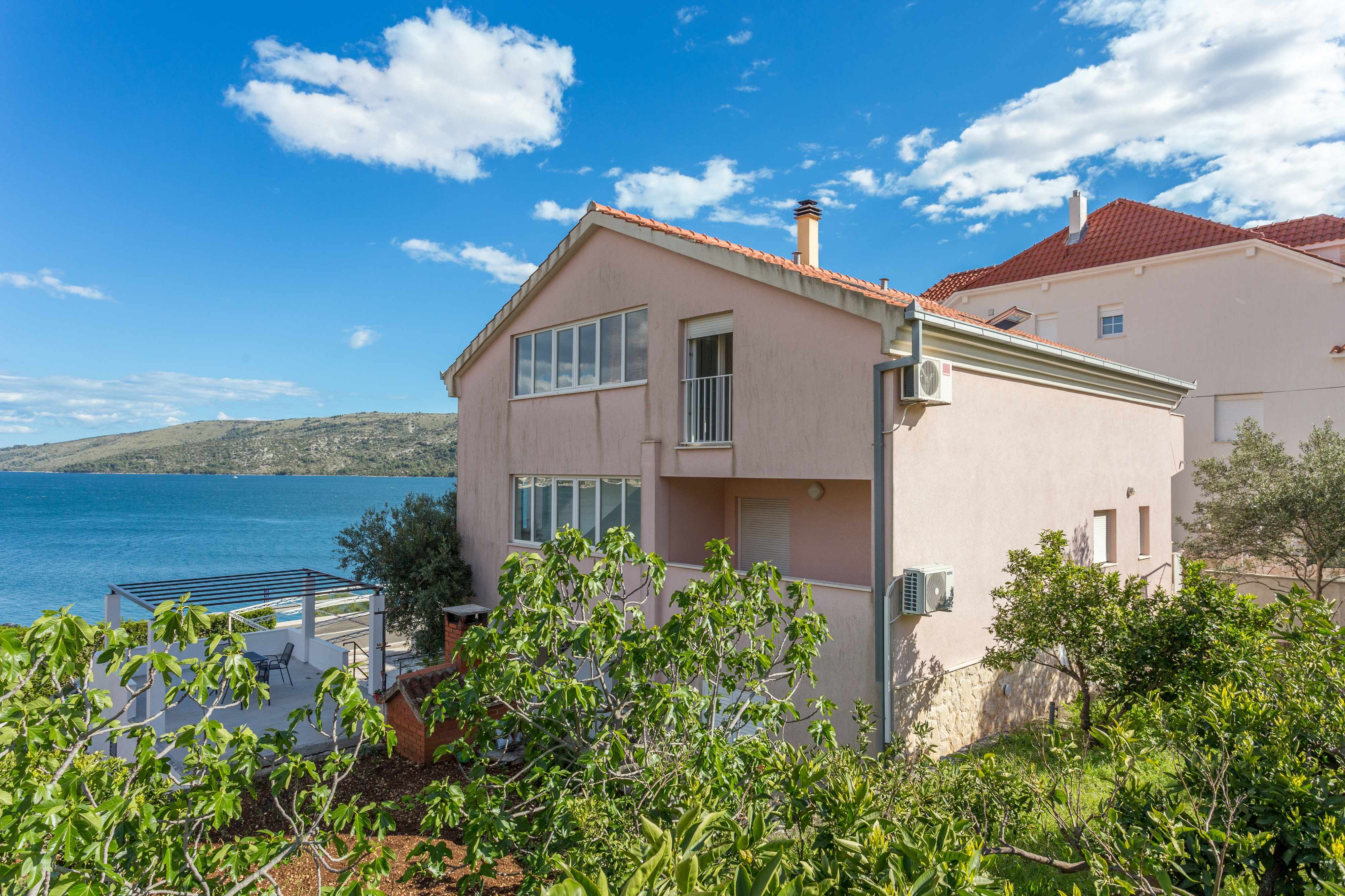 1-Zimmer-Ferienwohnung am Strand Poljica, Trogir A-19316-b