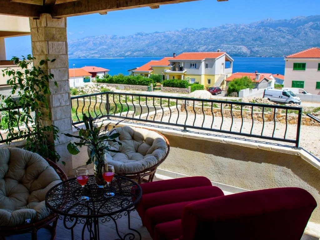 2-Zimmer-Ferienwohnung mit Terrasse und Meerblick Razanac, Zadar A-223