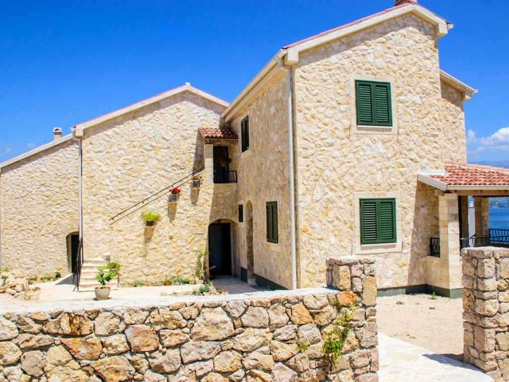 2-Zimmer-Ferienwohnung mit Terrasse und Meerblick Razanac, Zadar A-223