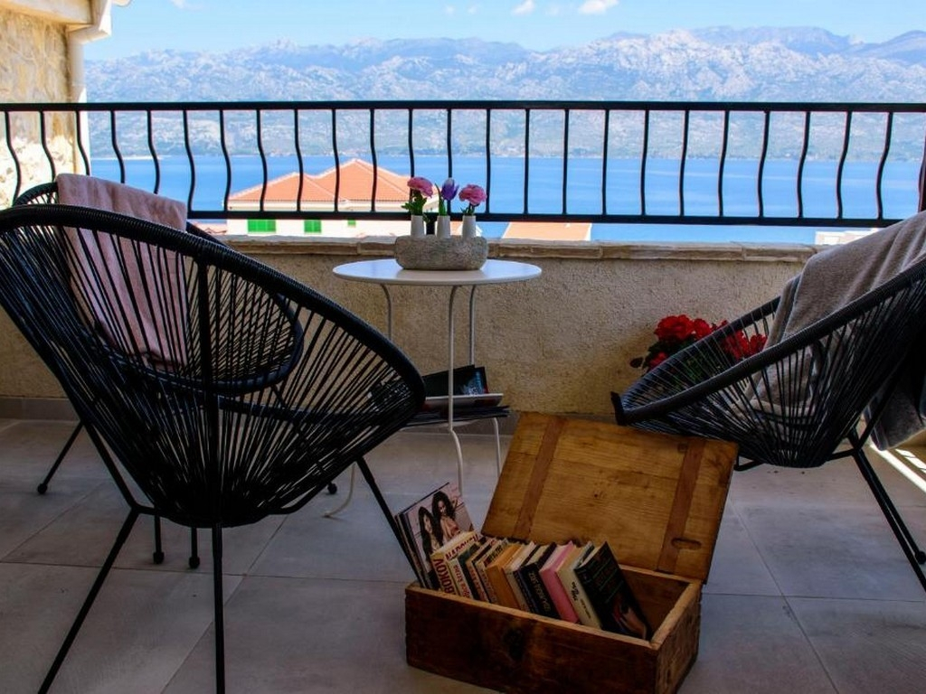 2-Zimmer-Ferienwohnung mit Terrasse und Meerblick Razanac, Zadar A-223