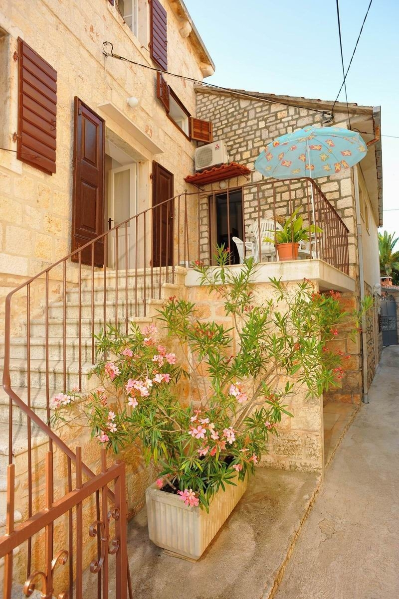 3-Zimmer-Ferienwohnung am Strand Sutivan (Brac) A-22771-c