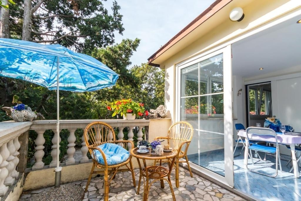 2-Zimmer-Ferienwohnung am Strand Kraljevica A-22962-b