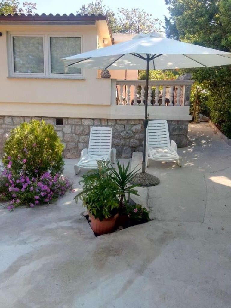 2-Zimmer-Ferienwohnung am Strand Kraljevica A-22962-b