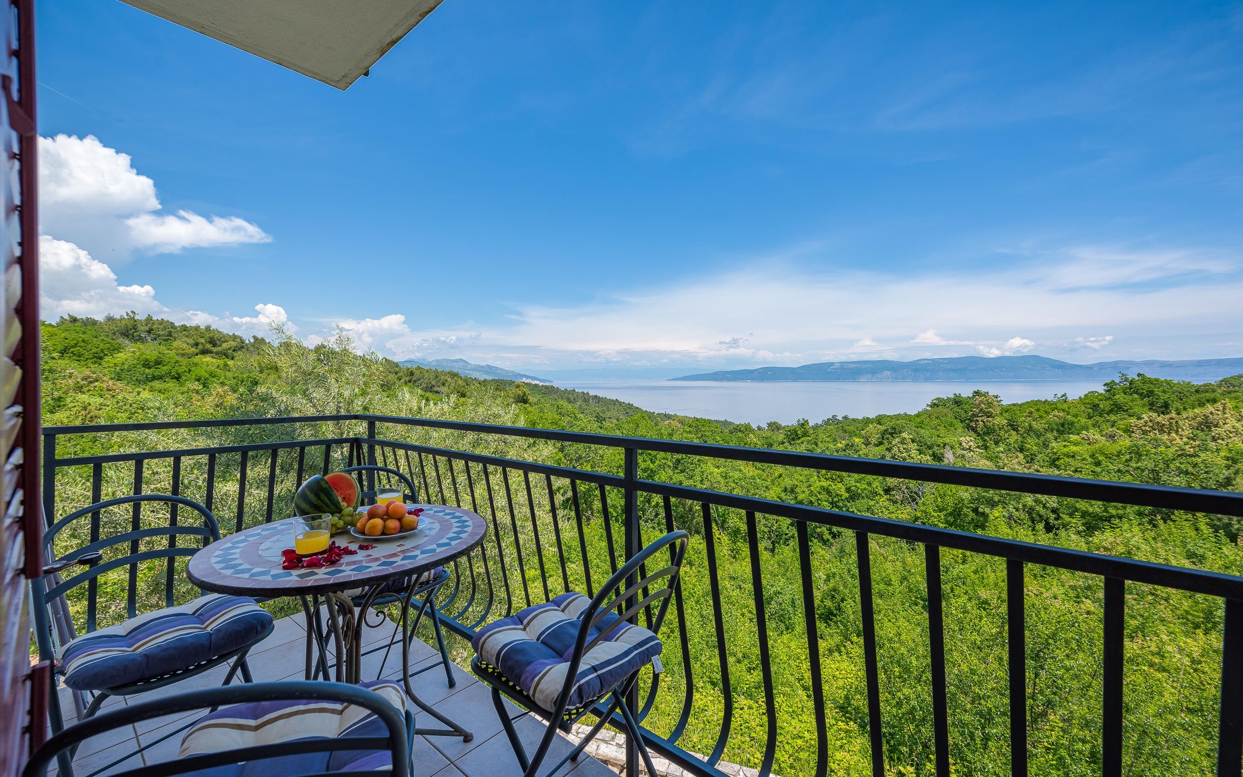 2-Zimmer-Ferienwohnung mit Balkon und Meerblick Drenje, Labin A-22999-