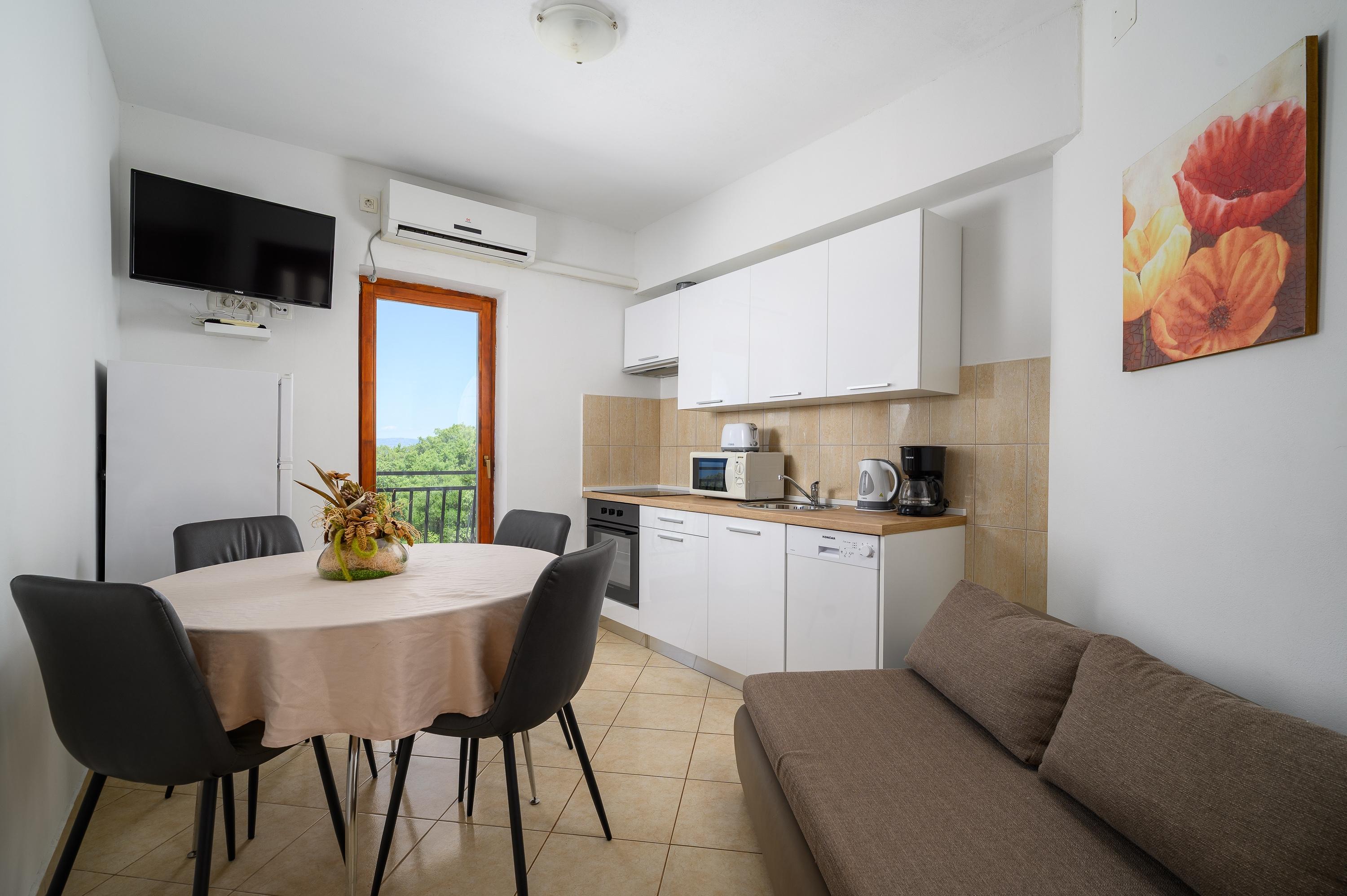 2-Zimmer-Ferienwohnung mit Balkon und Meerblick Drenje, Labin A-22999-