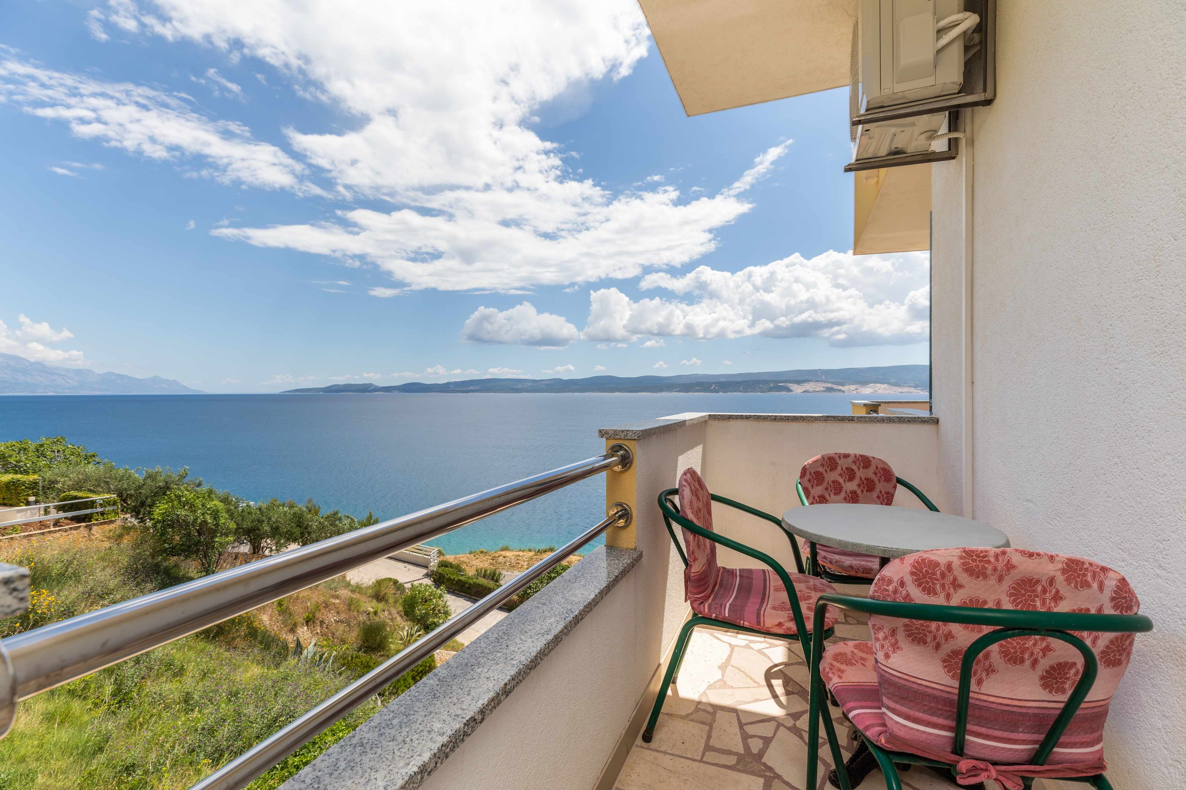 2-Zimmer-Ferienwohnung mit Balkon und Meerblick Lokva Rogoznica, Omis