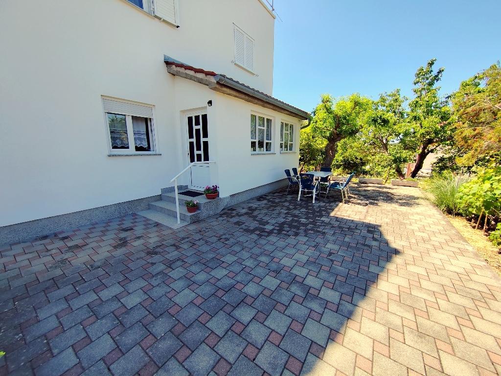 Apartment für 6-7 Pers mit 100 m² im EG, Klima, Sat-Tv, WLAN