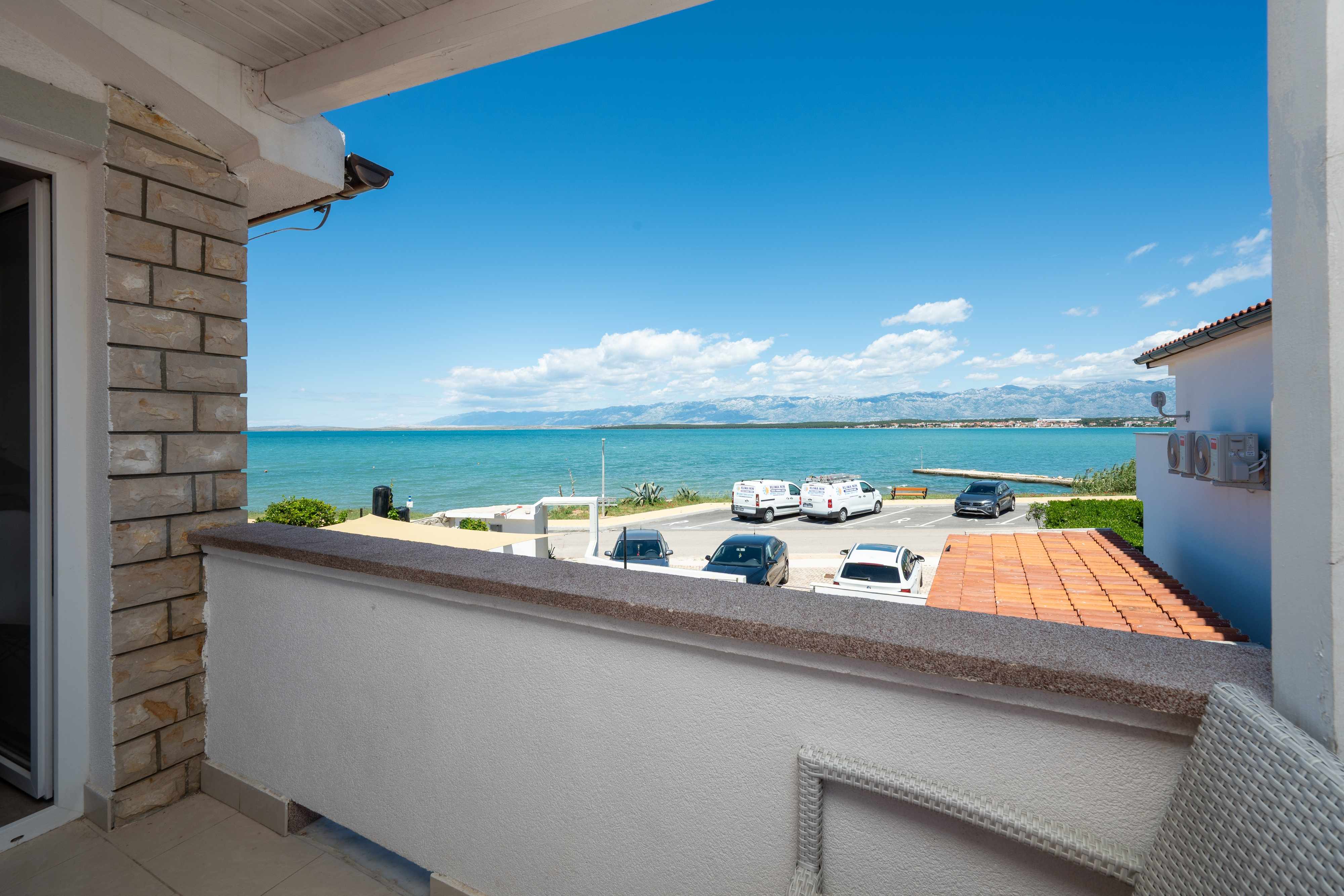 2-Zimmer-Ferienwohnung am Strand Nin, Zadar A-15842-a