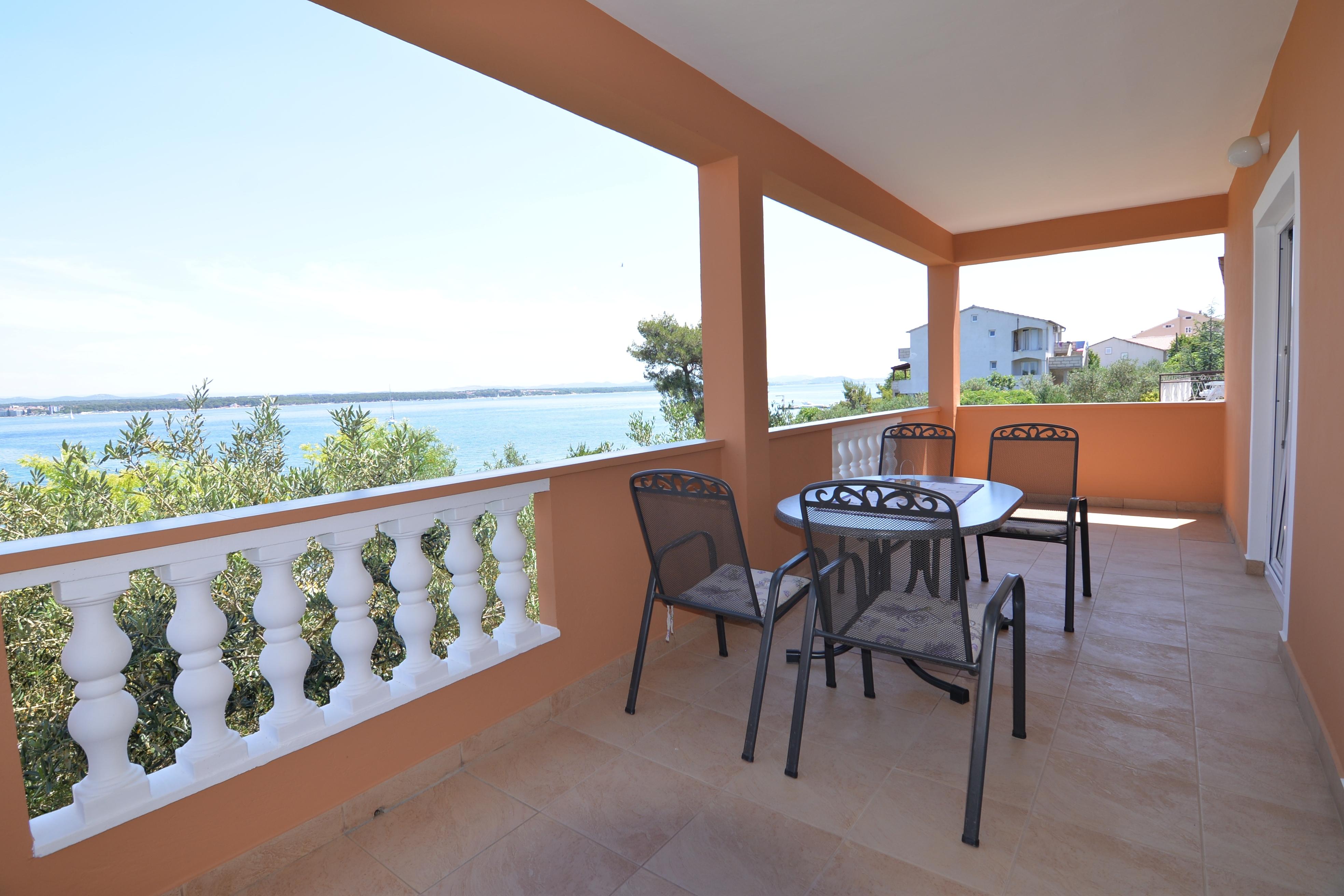 2-Zimmer-Ferienwohnung am Strand Tkon, Pasman A-16589-a