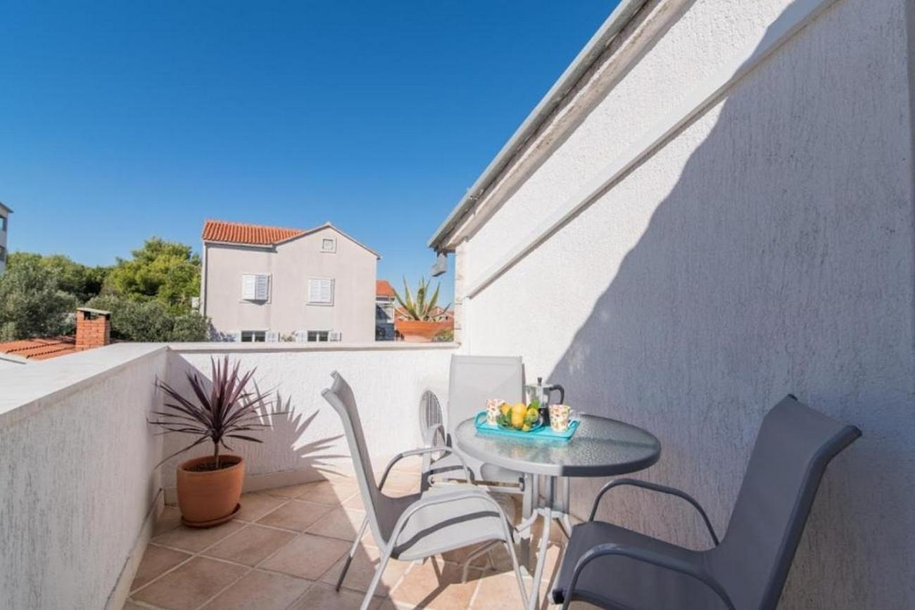 1-Zimmer-Ferienwohnung mit Terrasse und Meerblick Supetar, Brac A-1677